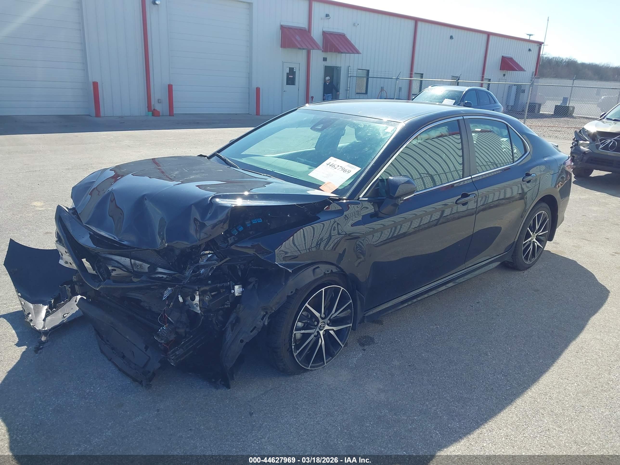 TOYOTA CAMRY image 2