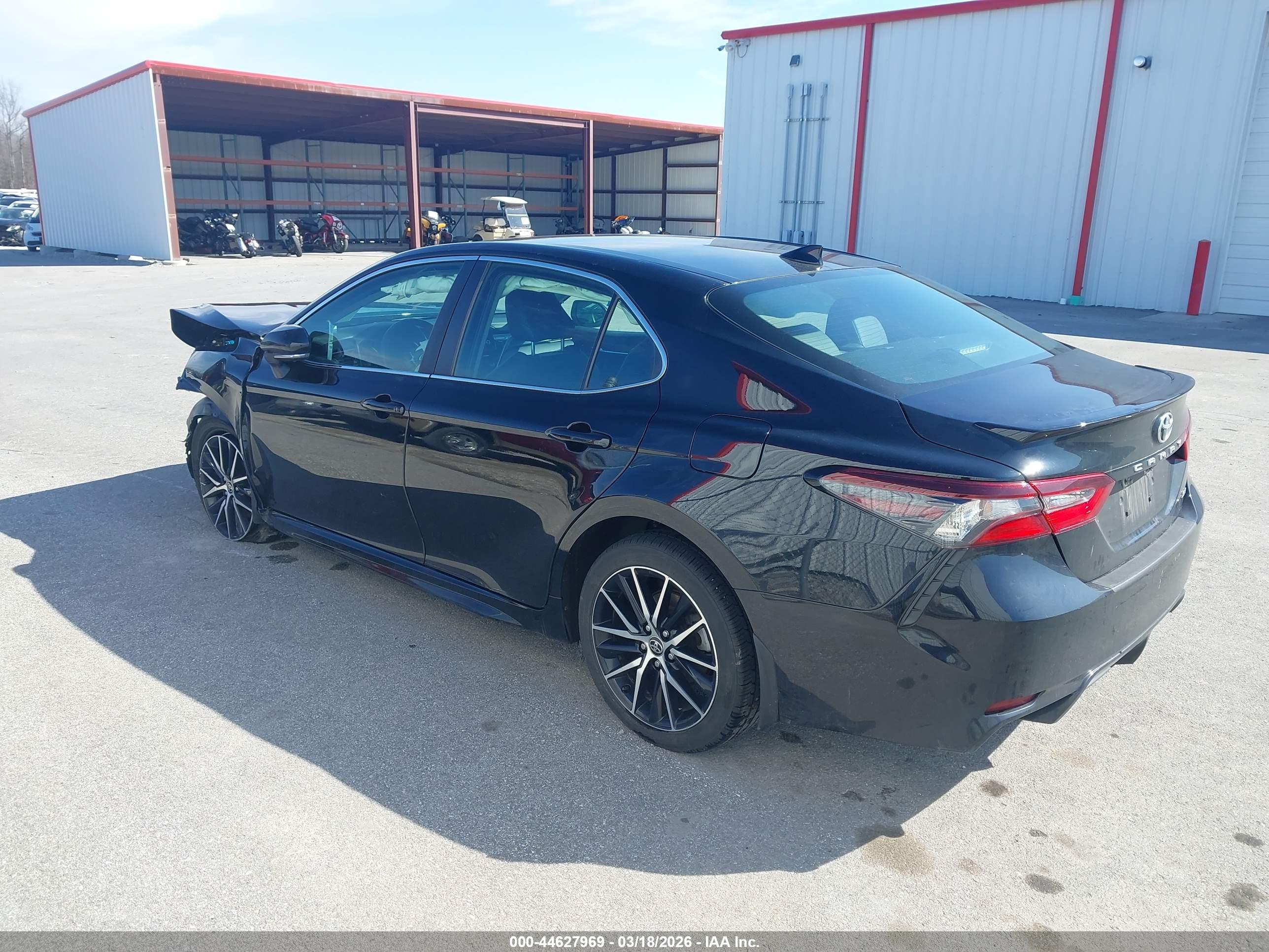 TOYOTA CAMRY image 3