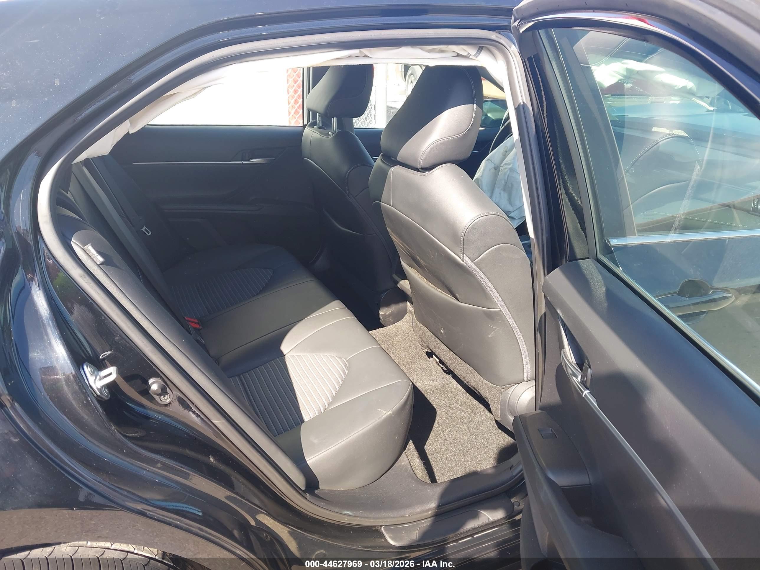 TOYOTA CAMRY image 8