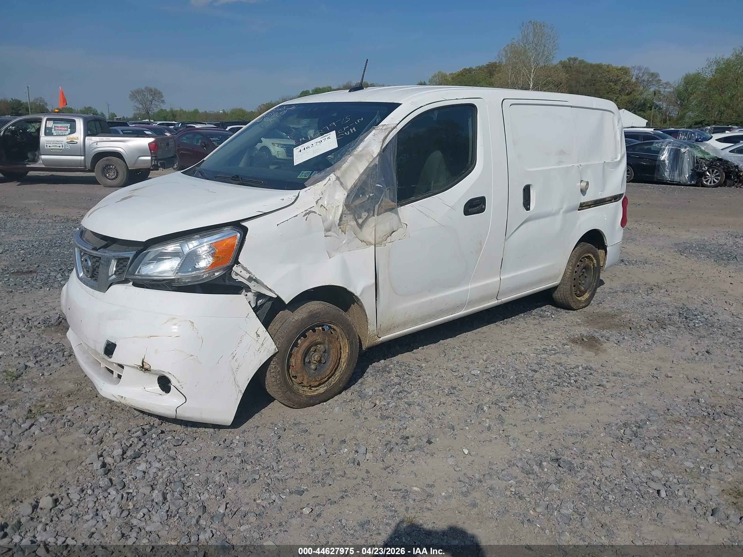 NISSAN NV200 image 2