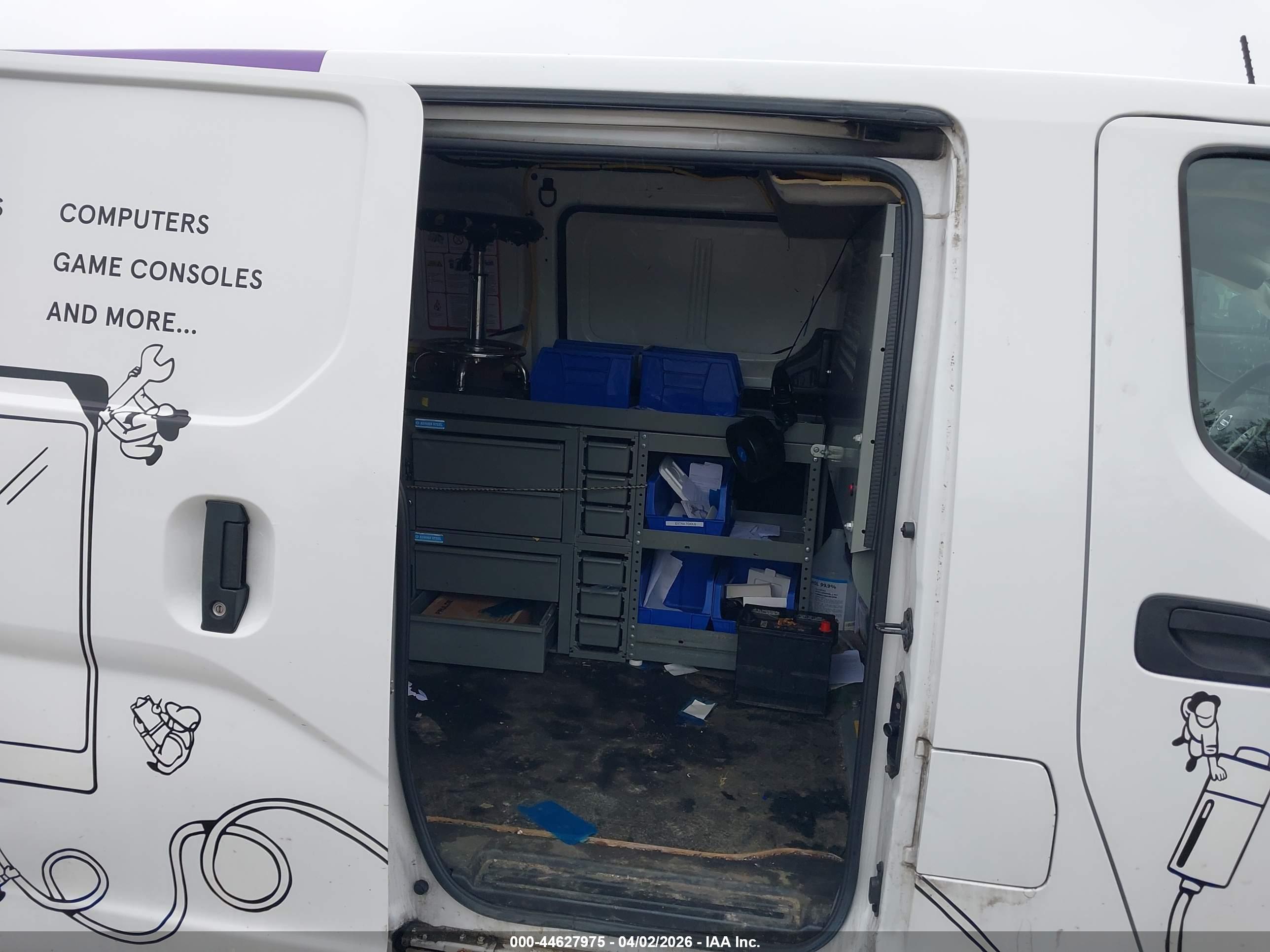 NISSAN NV200 image 8