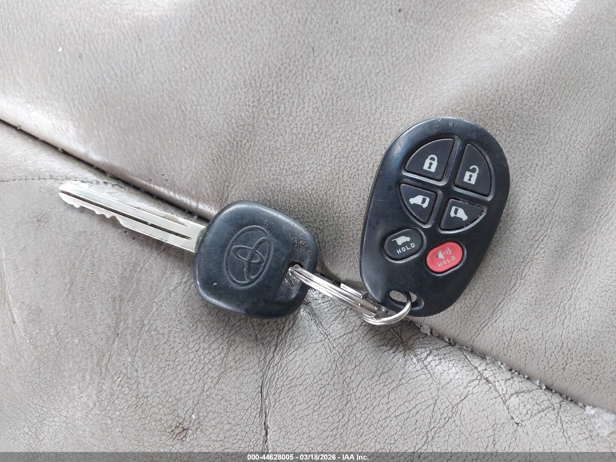 TOYOTA SIENNA image 11