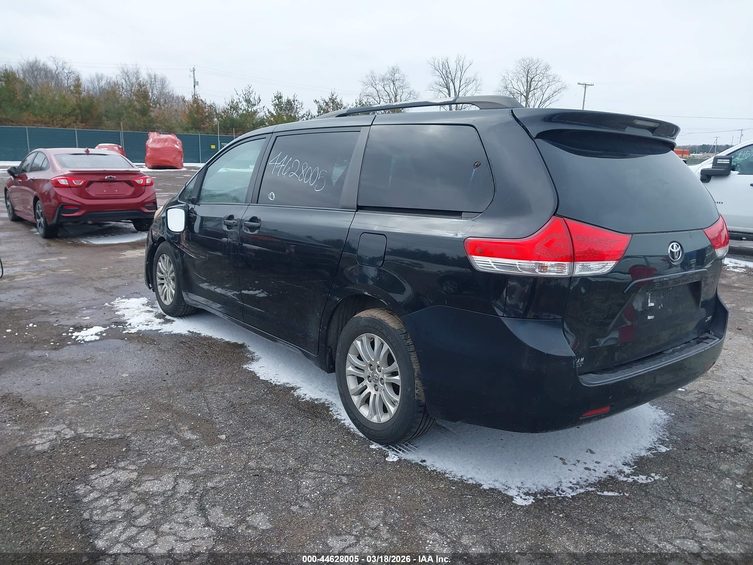 TOYOTA SIENNA image 3