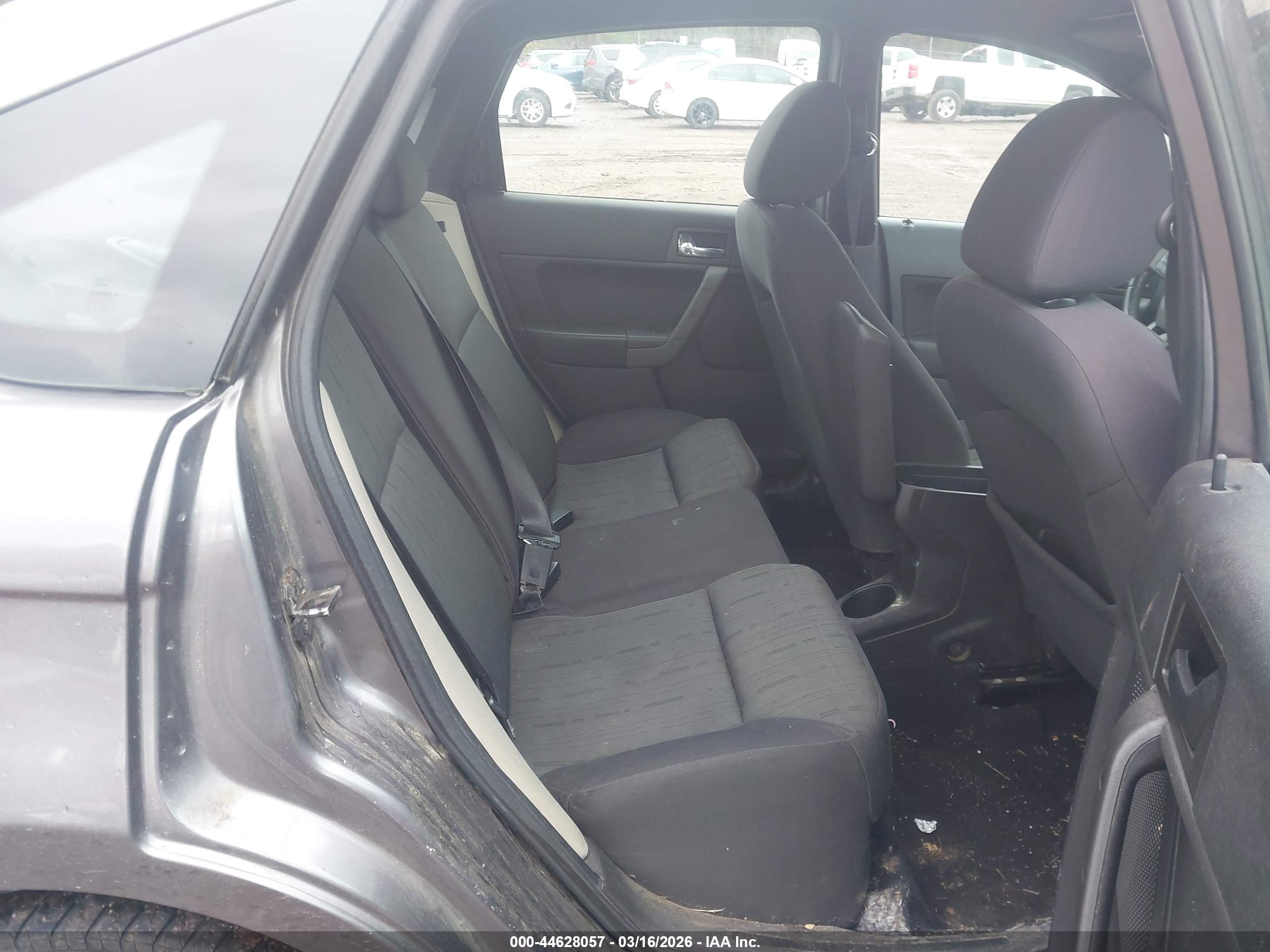 FORD FOCUS image 8