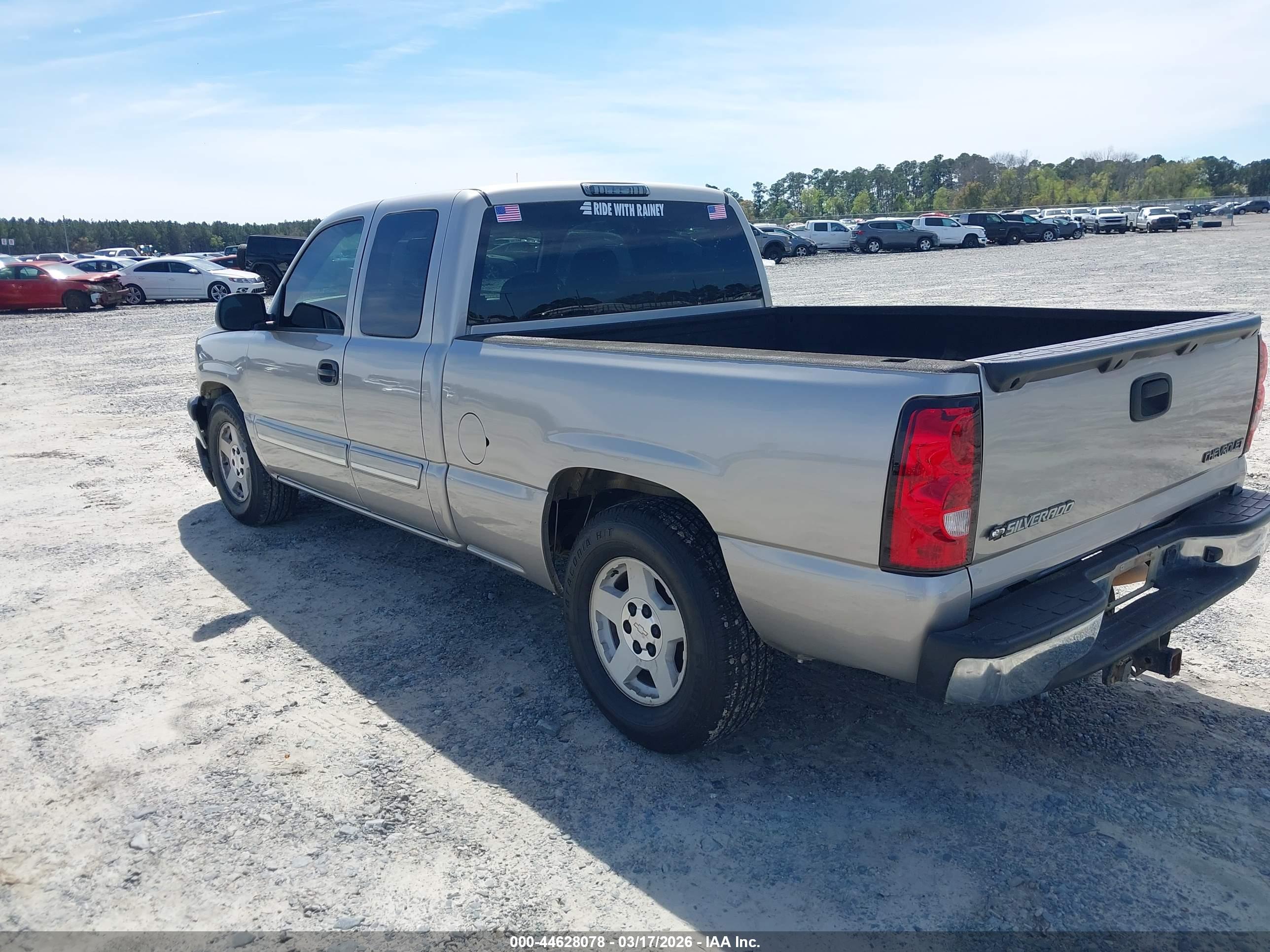 CHEVROLET SILVERADO image 3