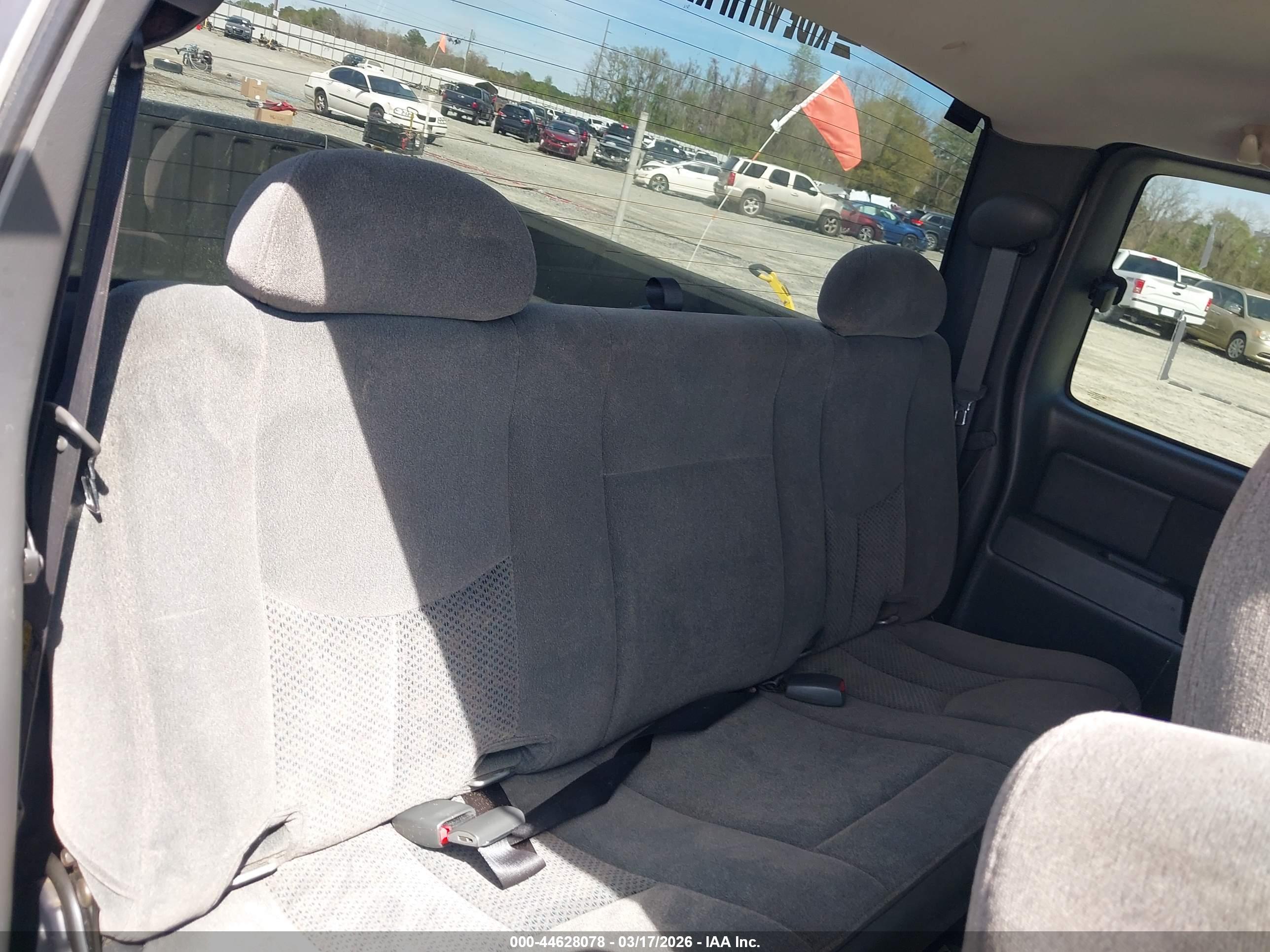 CHEVROLET SILVERADO image 8