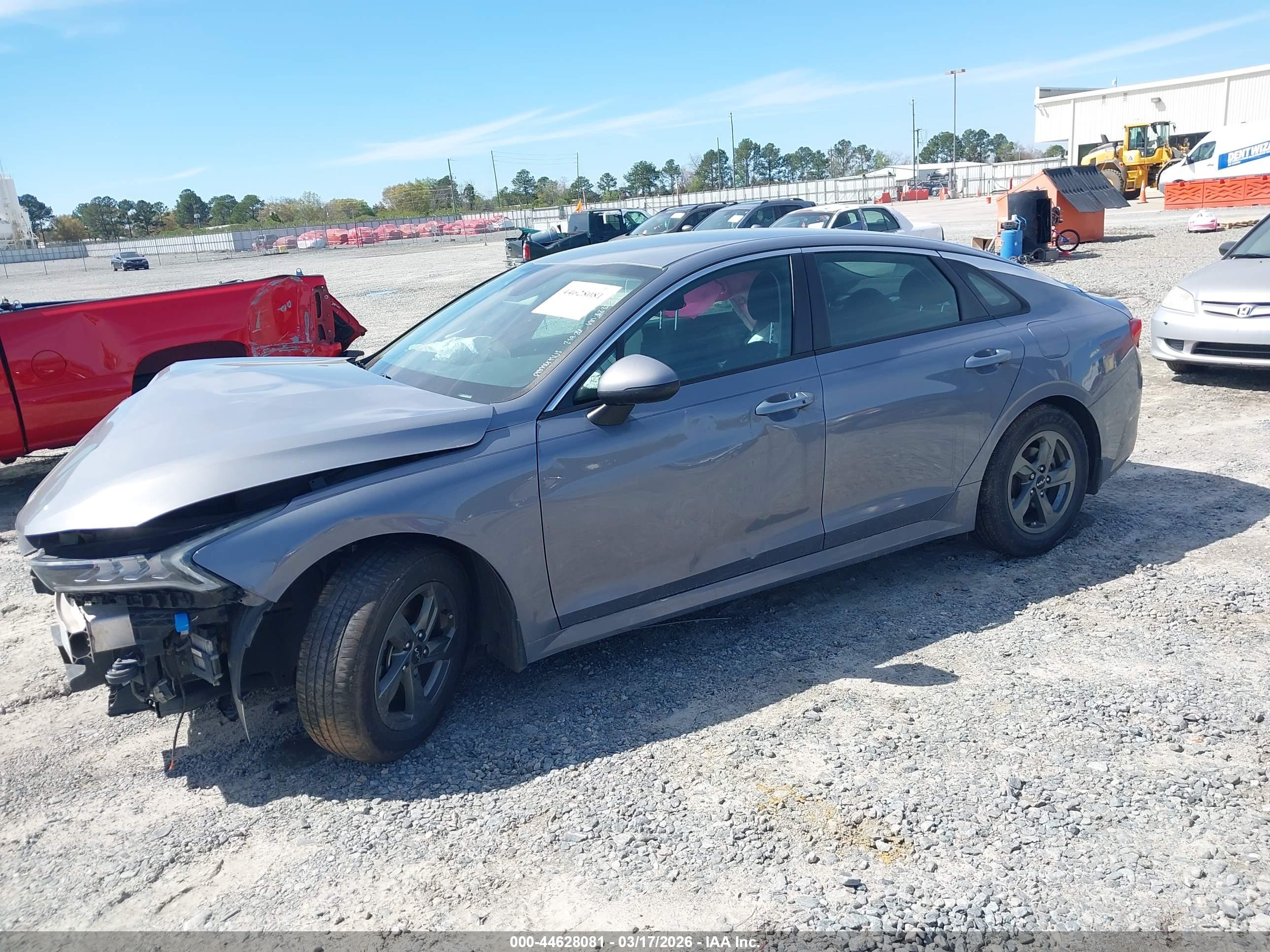 KIA K5 image 2