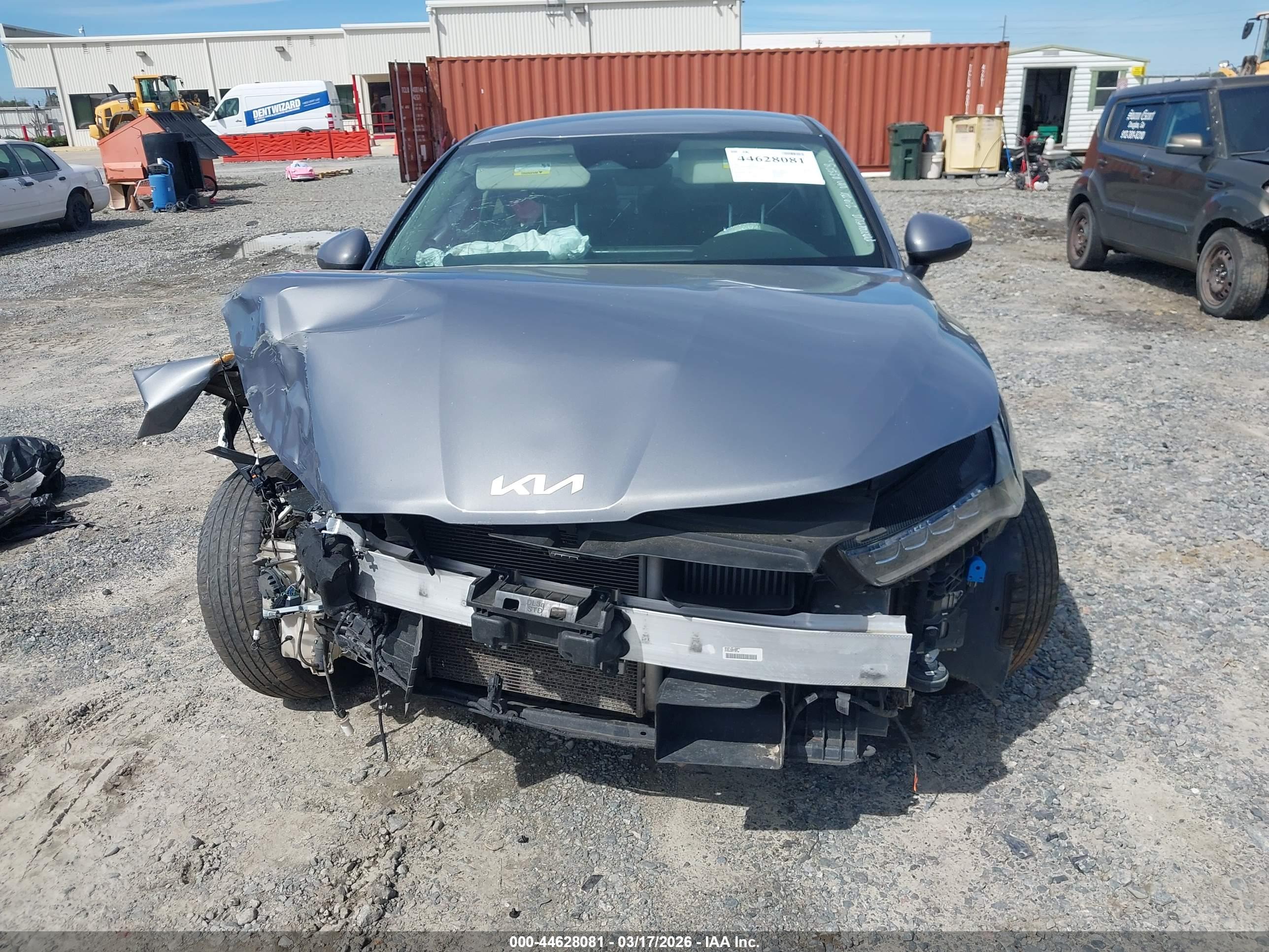 KIA K5 image 6