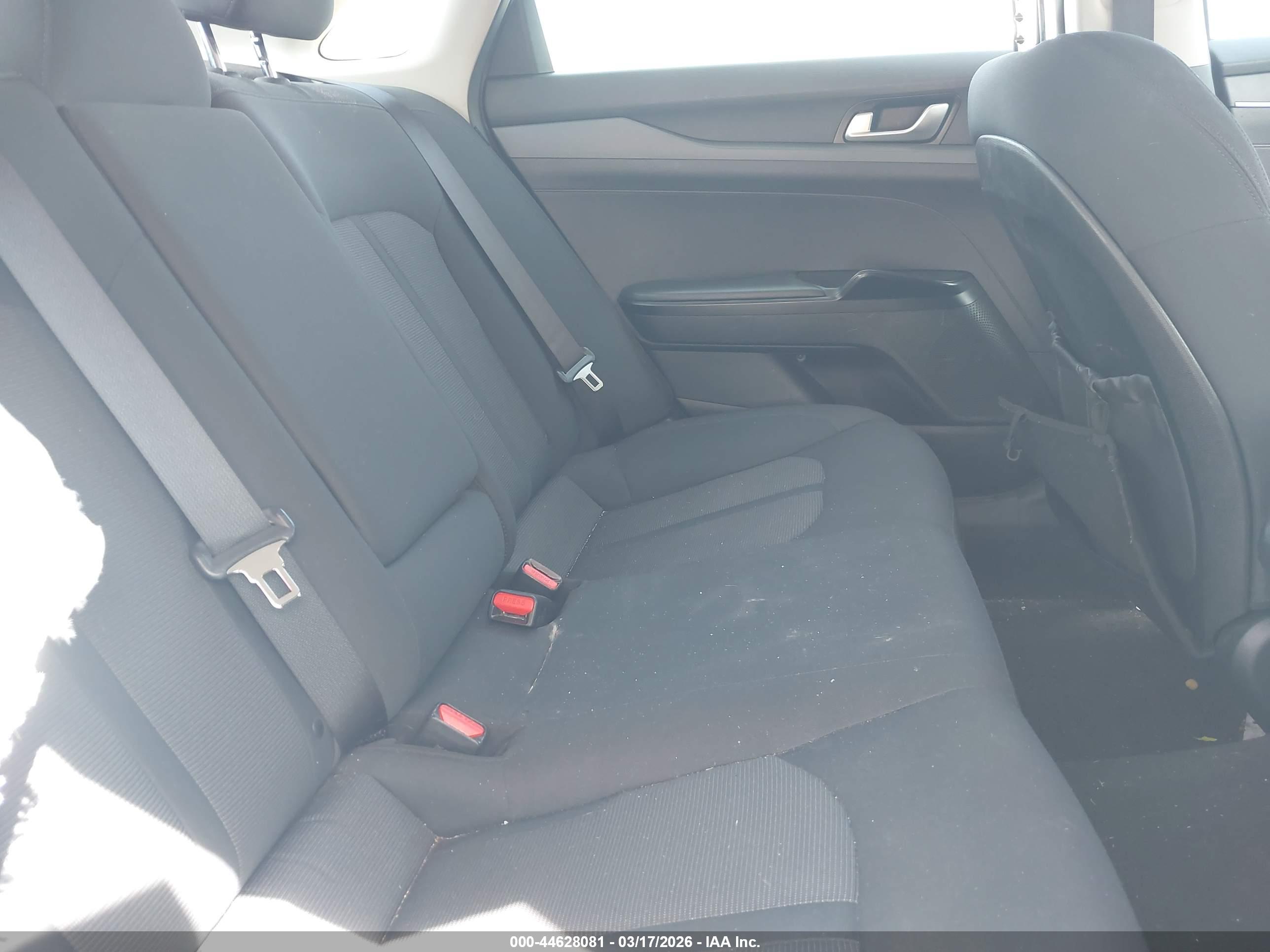 KIA K5 image 8
