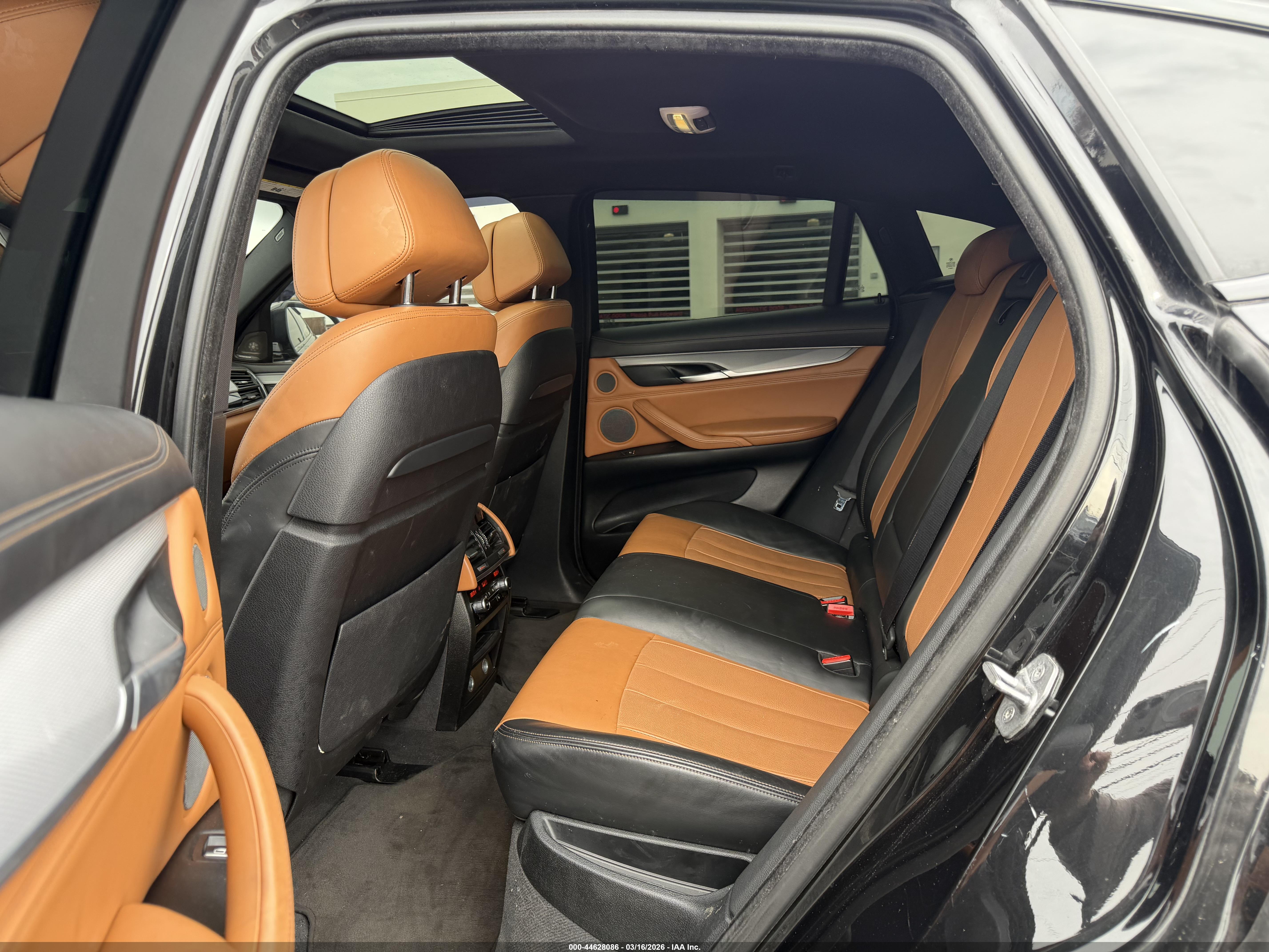 BMW X6 image 8