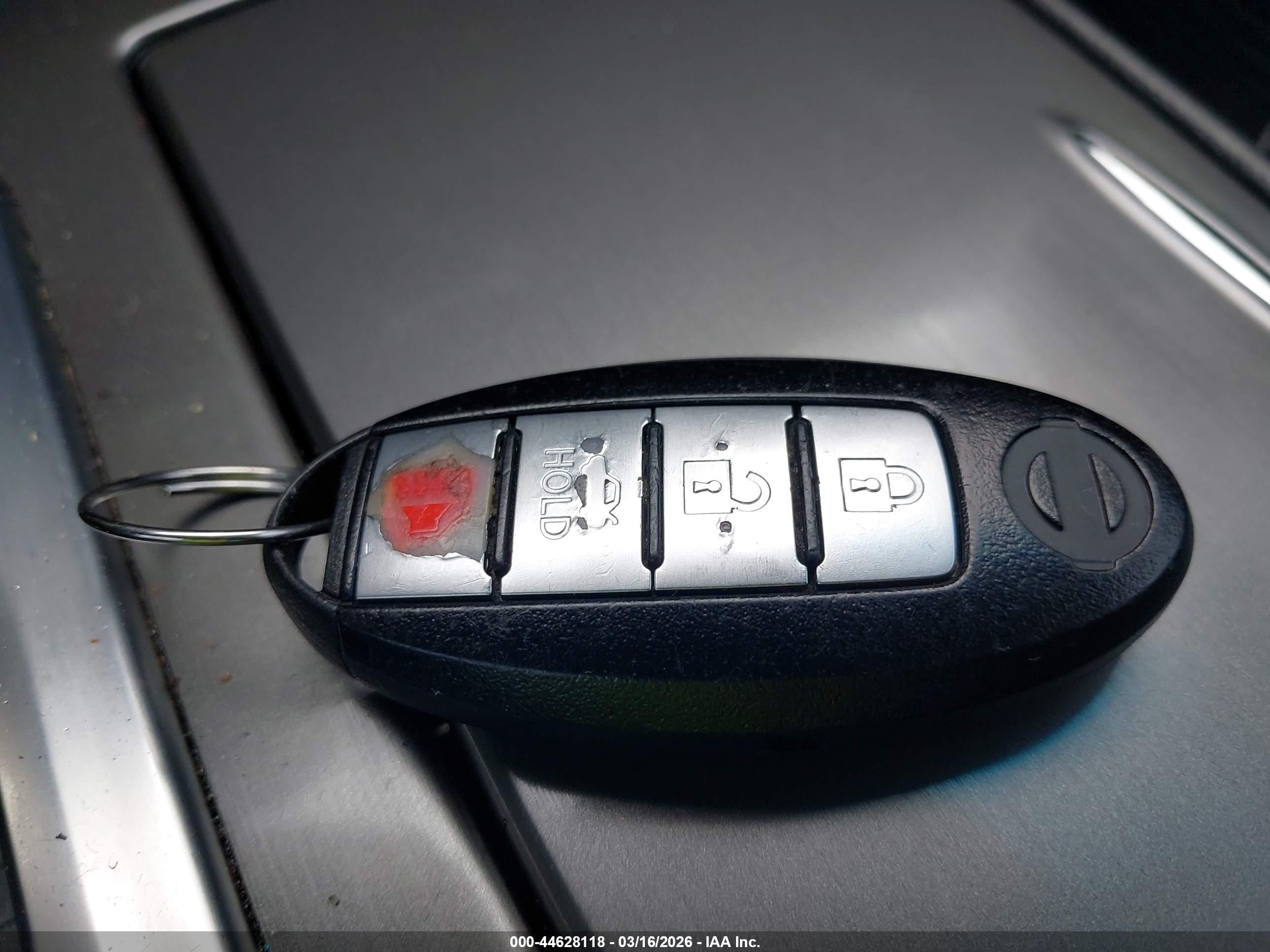 NISSAN MAXIMA image 11