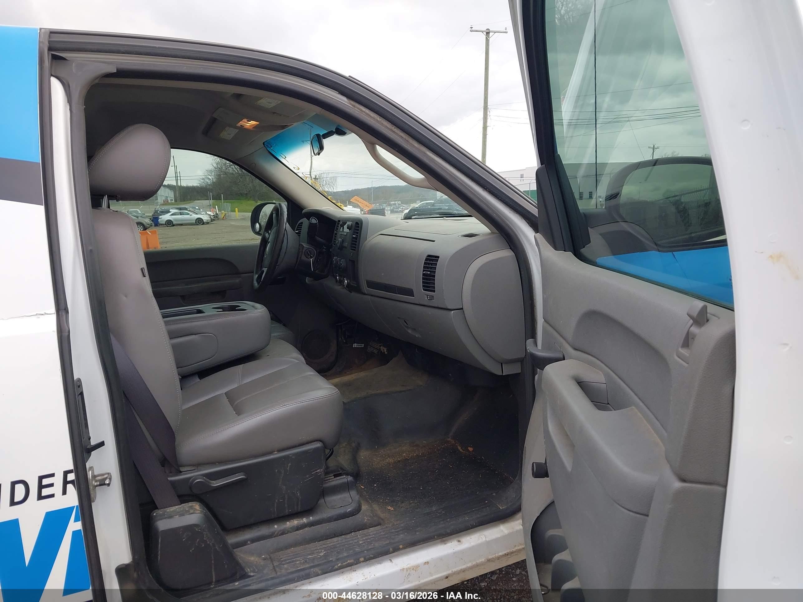 CHEVROLET SILVERADO image 5