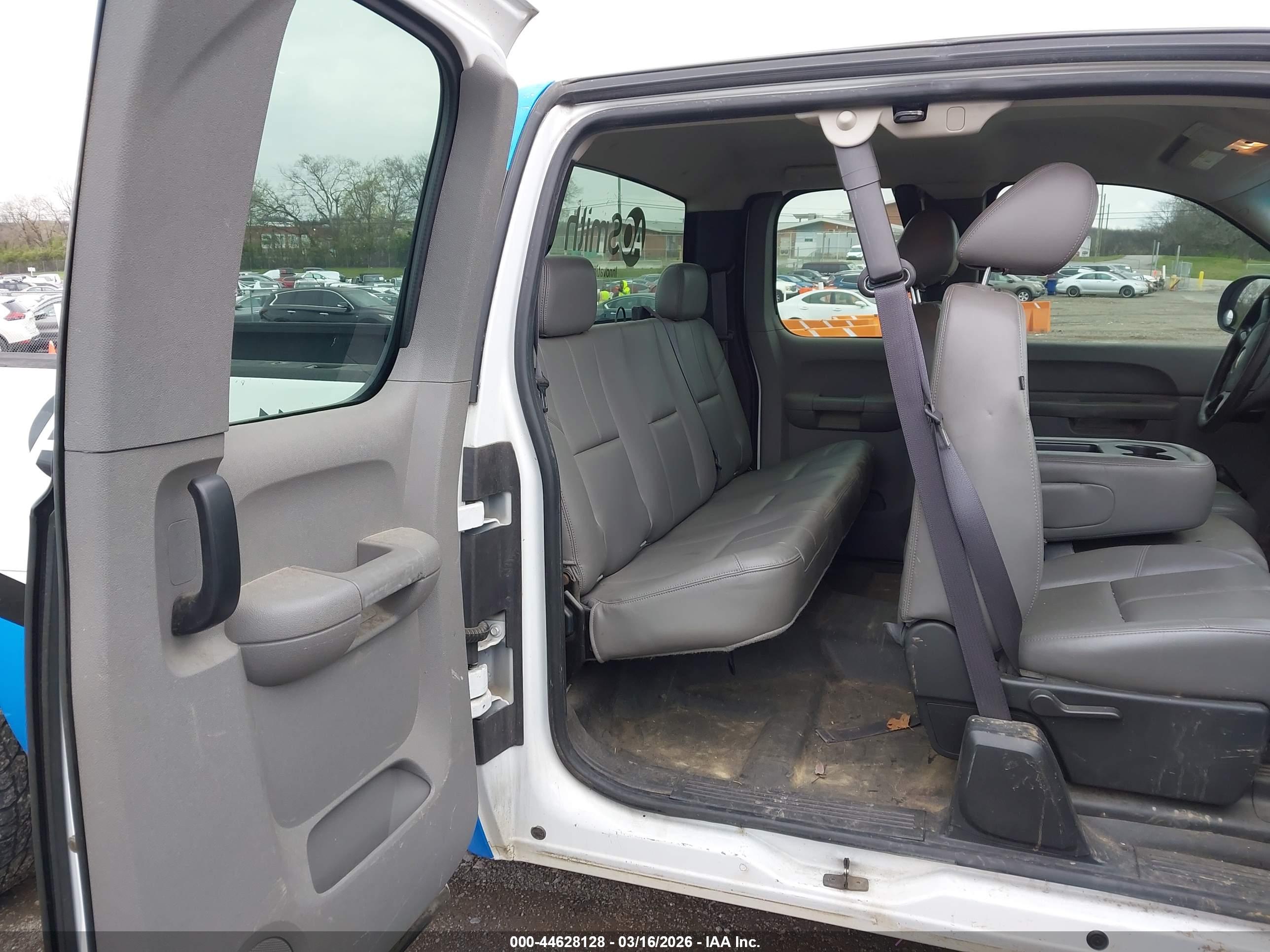 CHEVROLET SILVERADO image 8