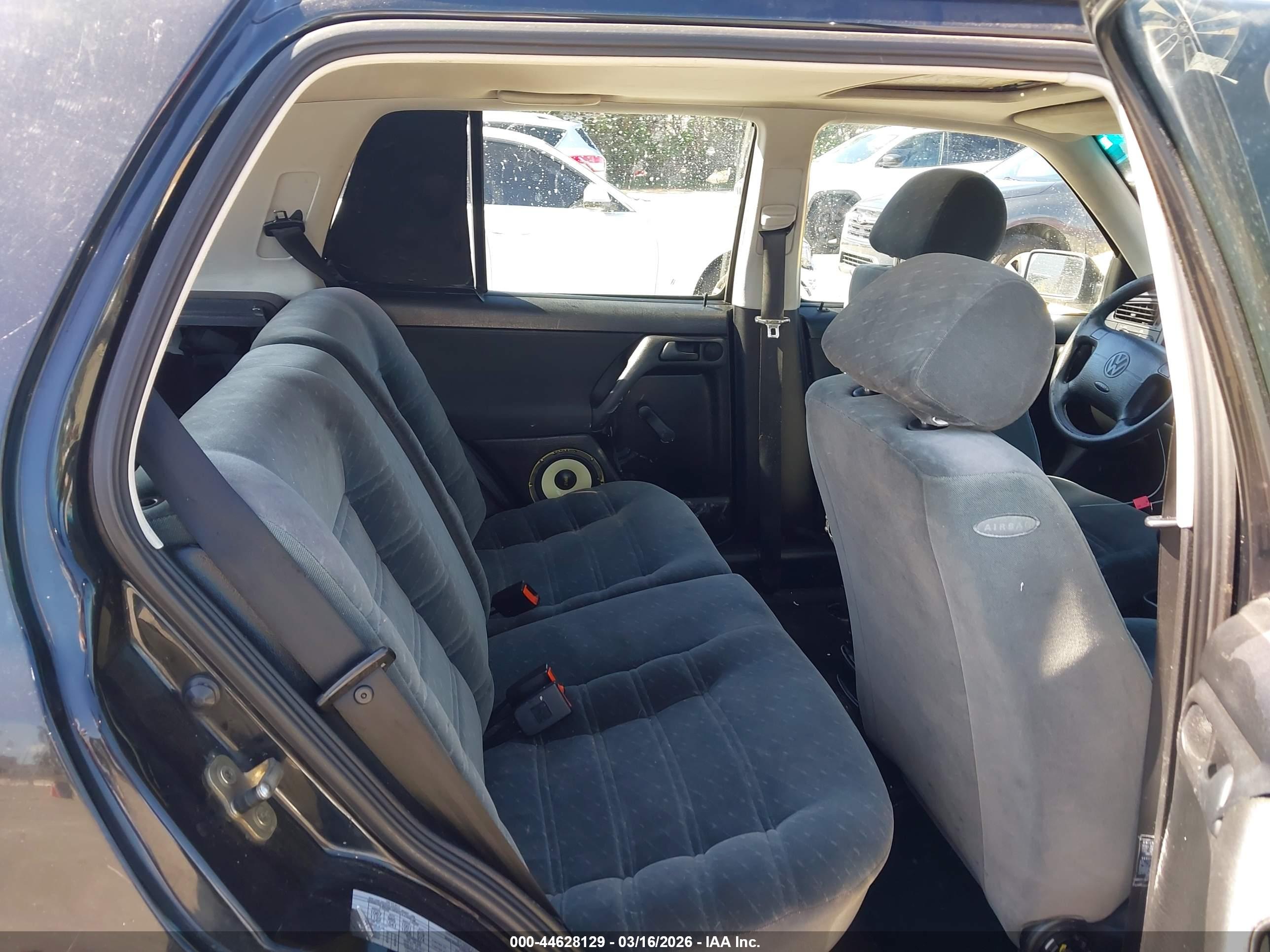 VOLKSWAGEN GOLF image 8