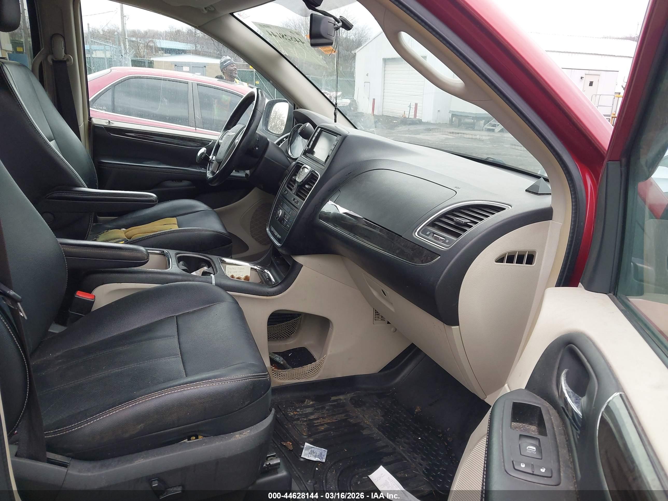 CHRYSLER TOWN image 5