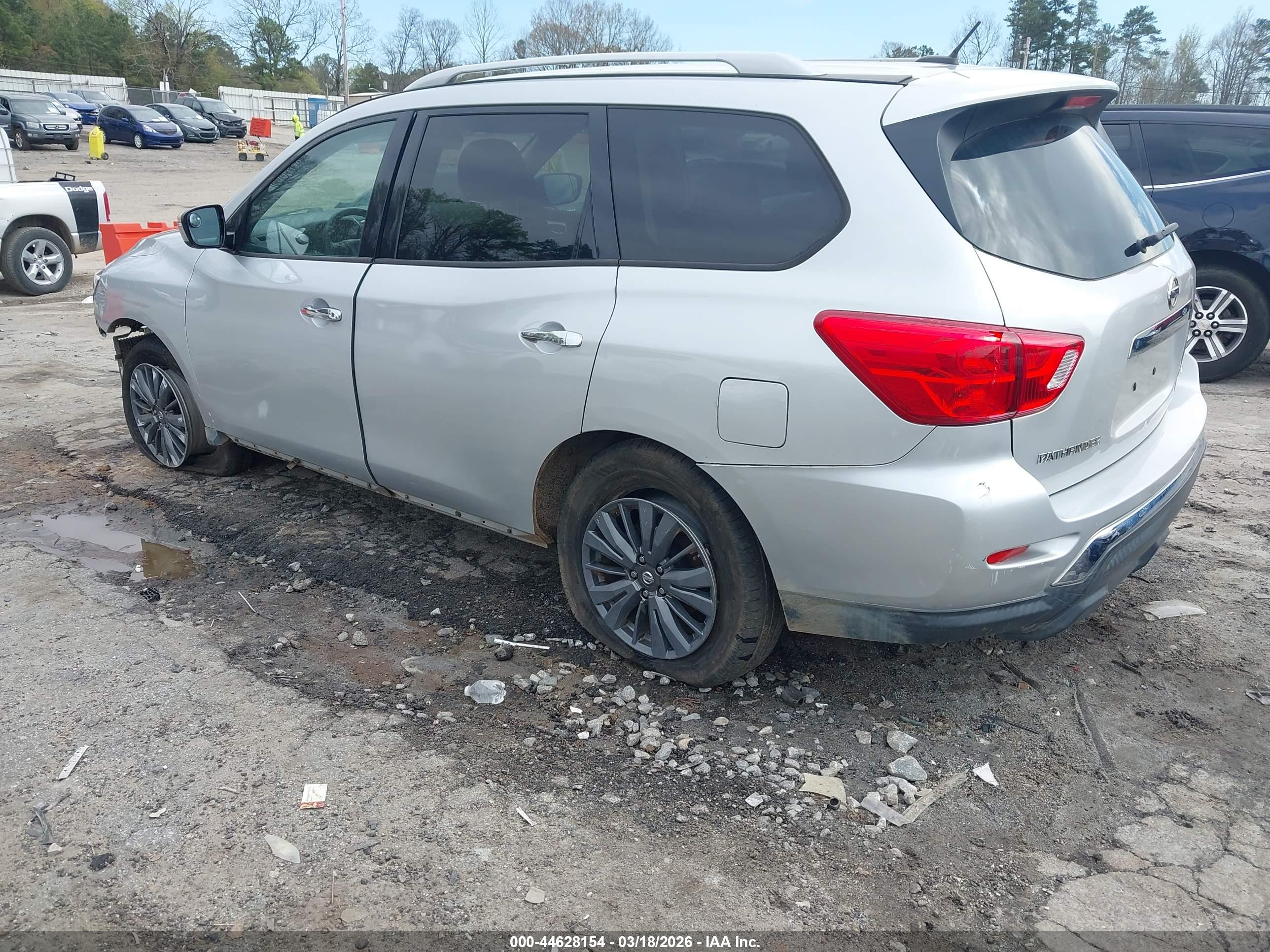 NISSAN PATHFINDER image 3