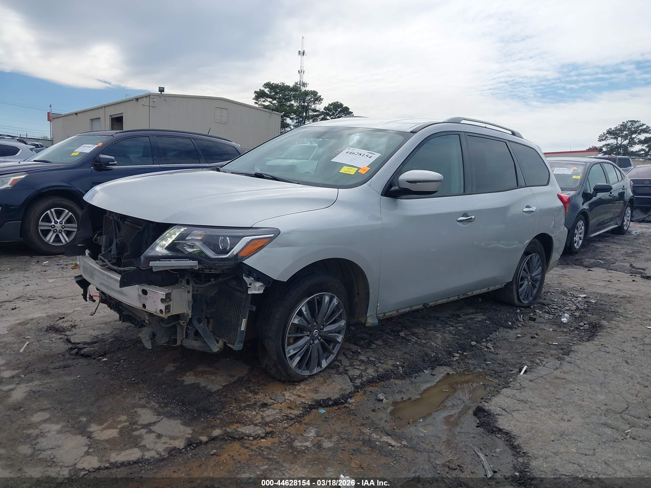 NISSAN PATHFINDER image 6
