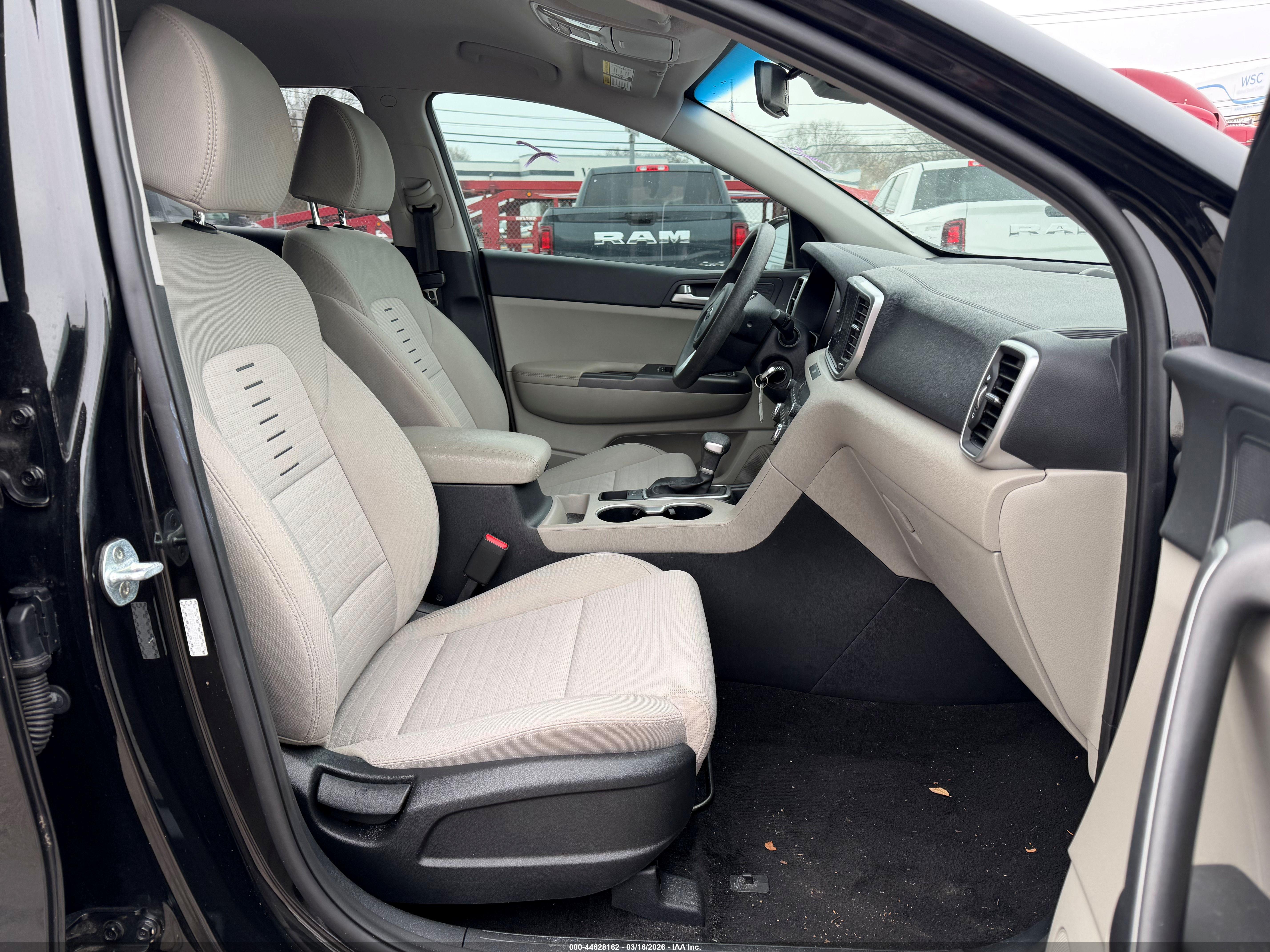 KIA SPORTAGE image 5