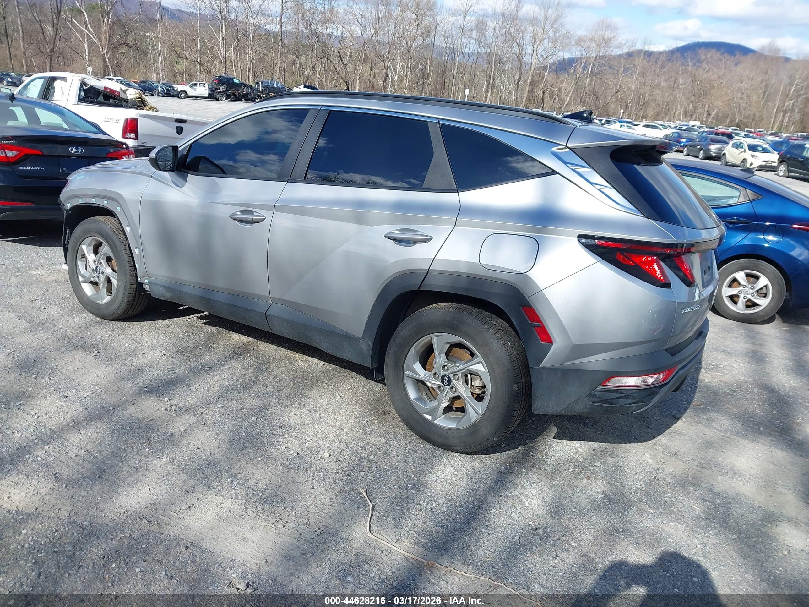 HYUNDAI TUCSON image 3