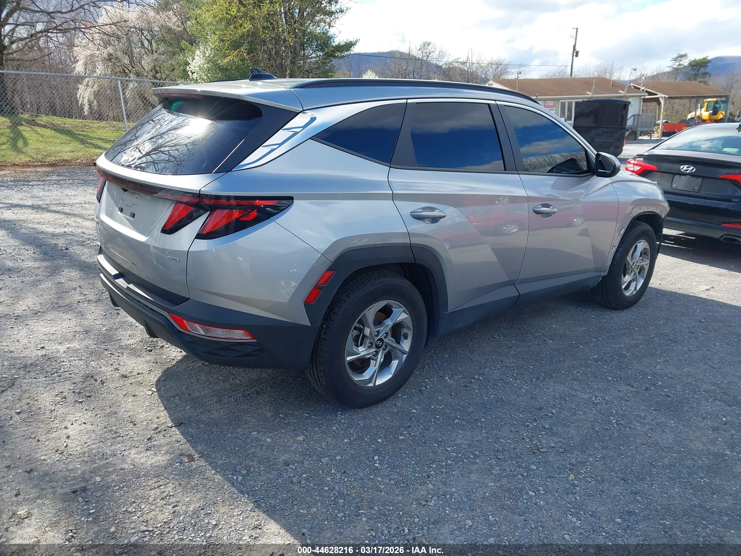 HYUNDAI TUCSON image 4