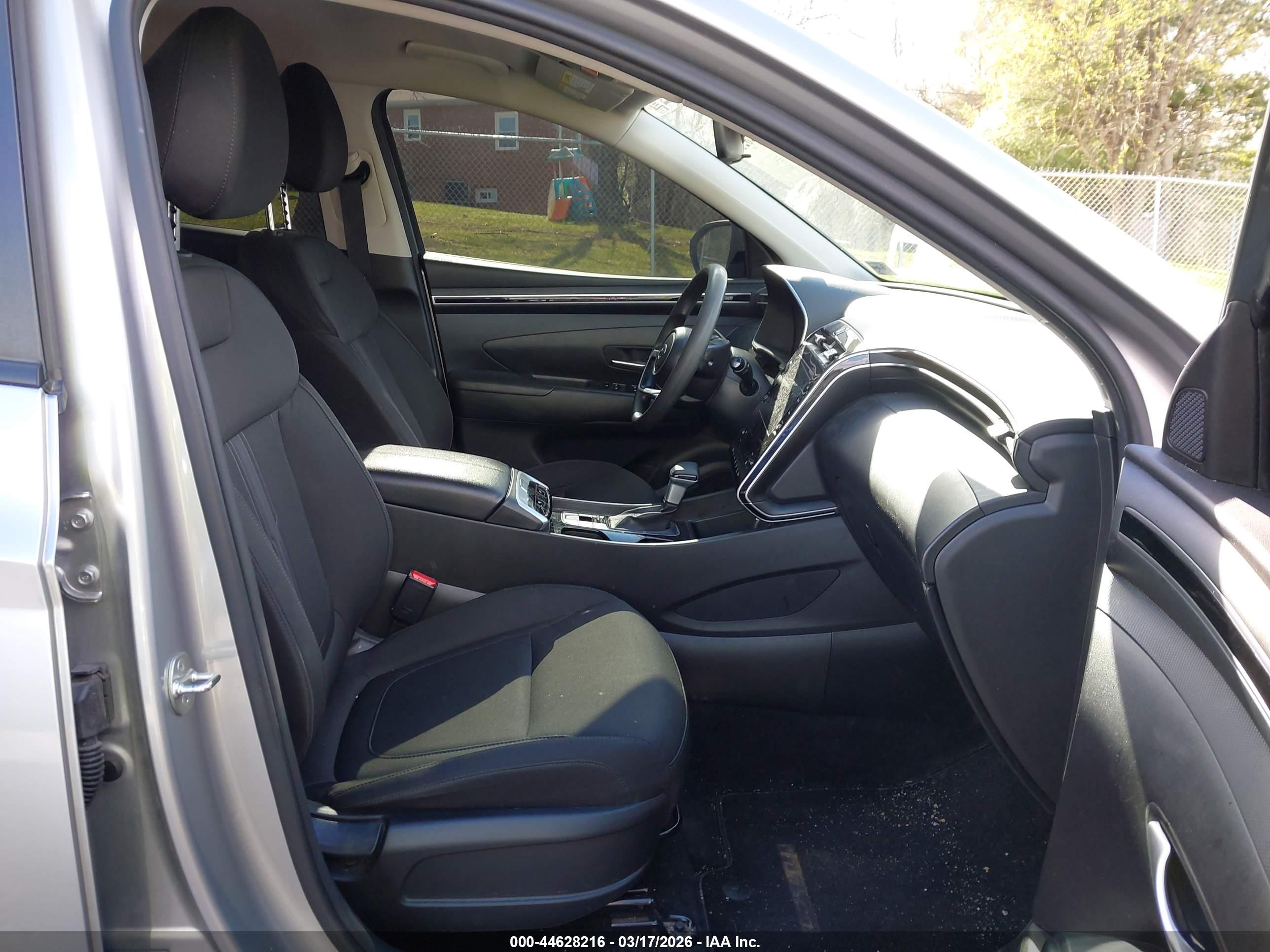 HYUNDAI TUCSON image 5