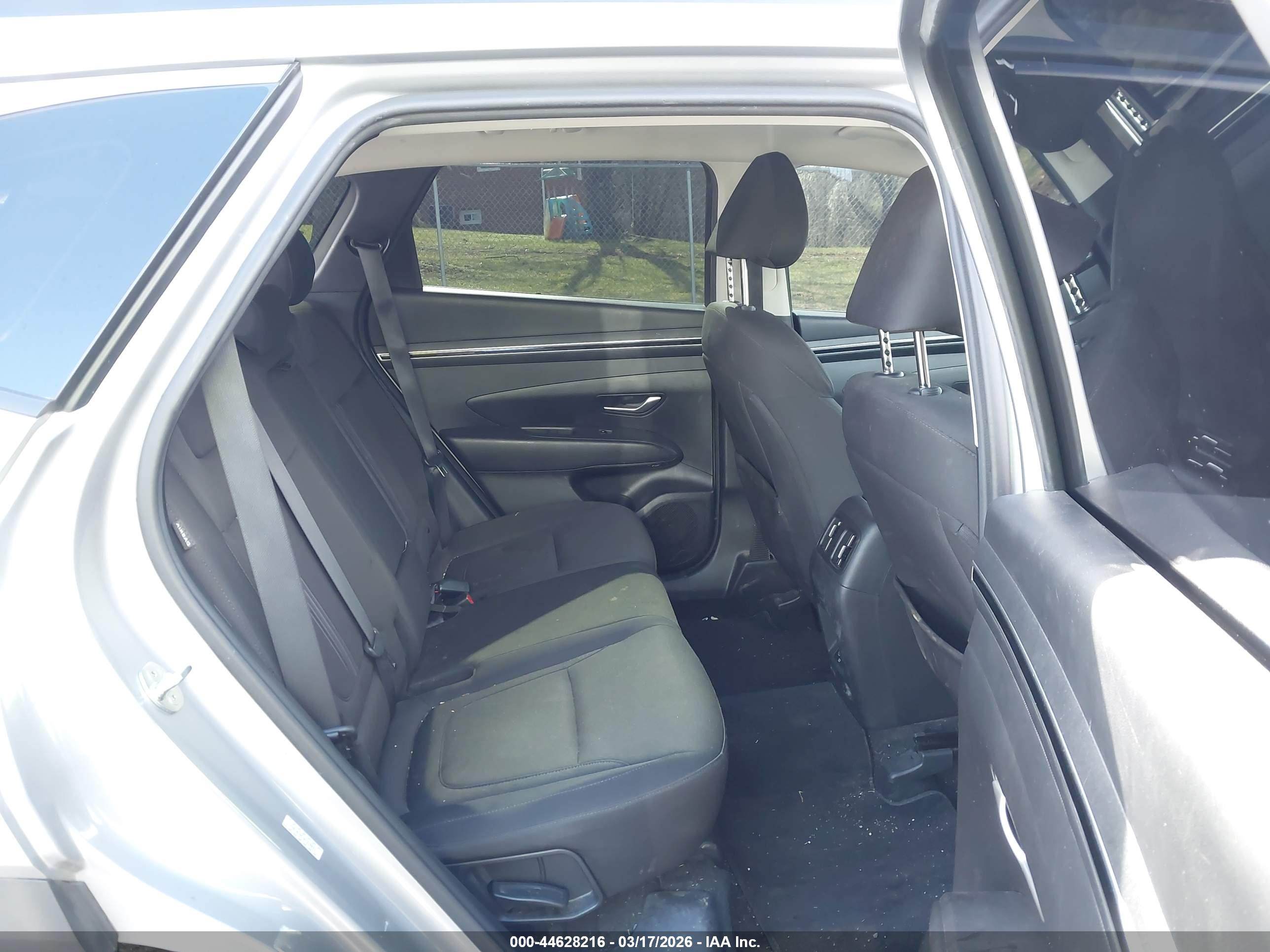 HYUNDAI TUCSON image 8
