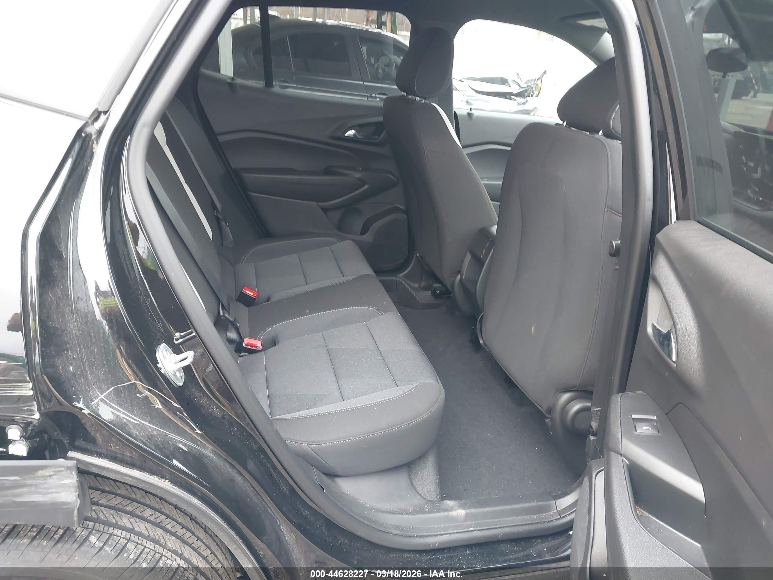 CHEVROLET TRAX image 8