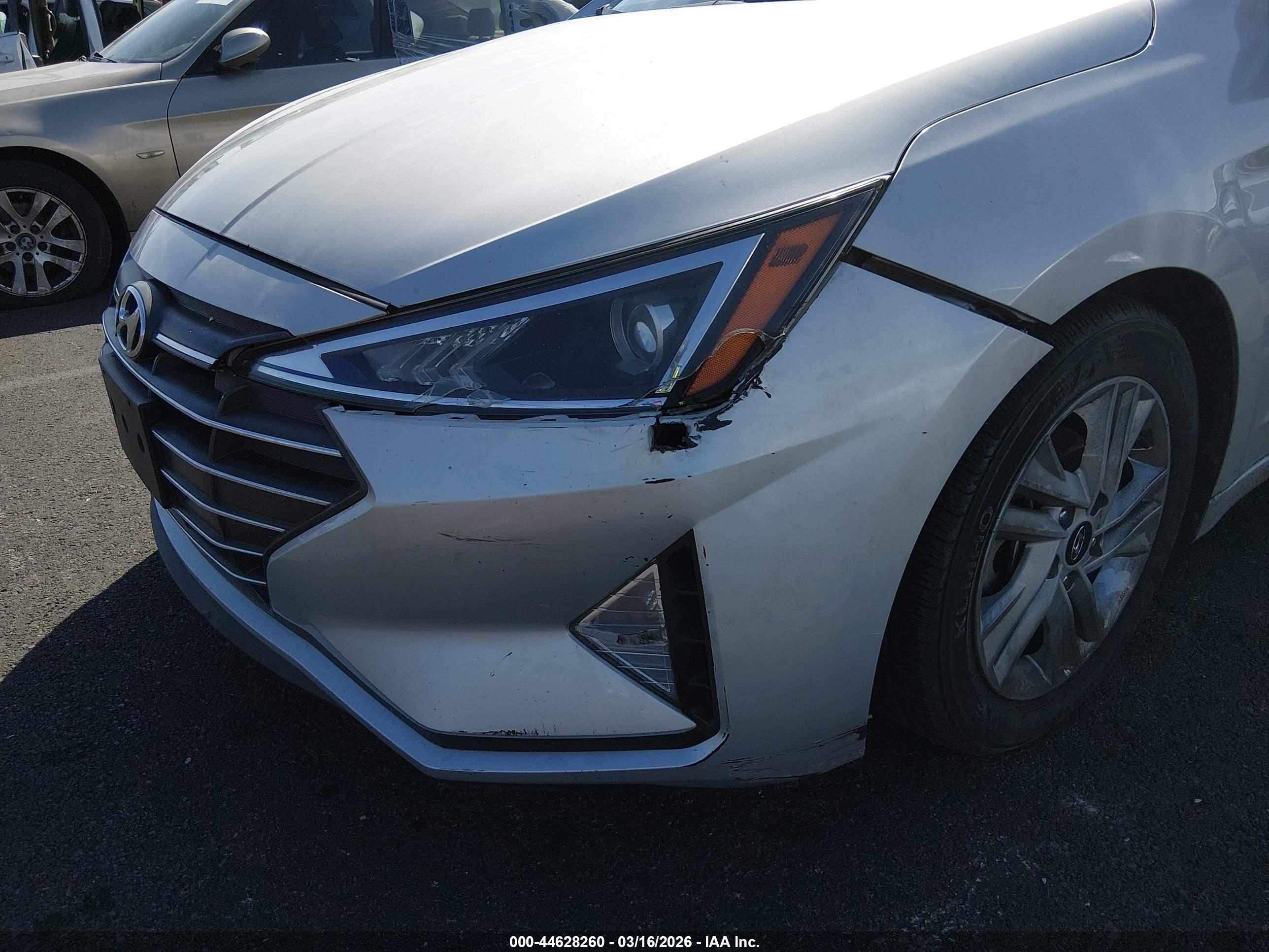 HYUNDAI ELANTRA image 6
