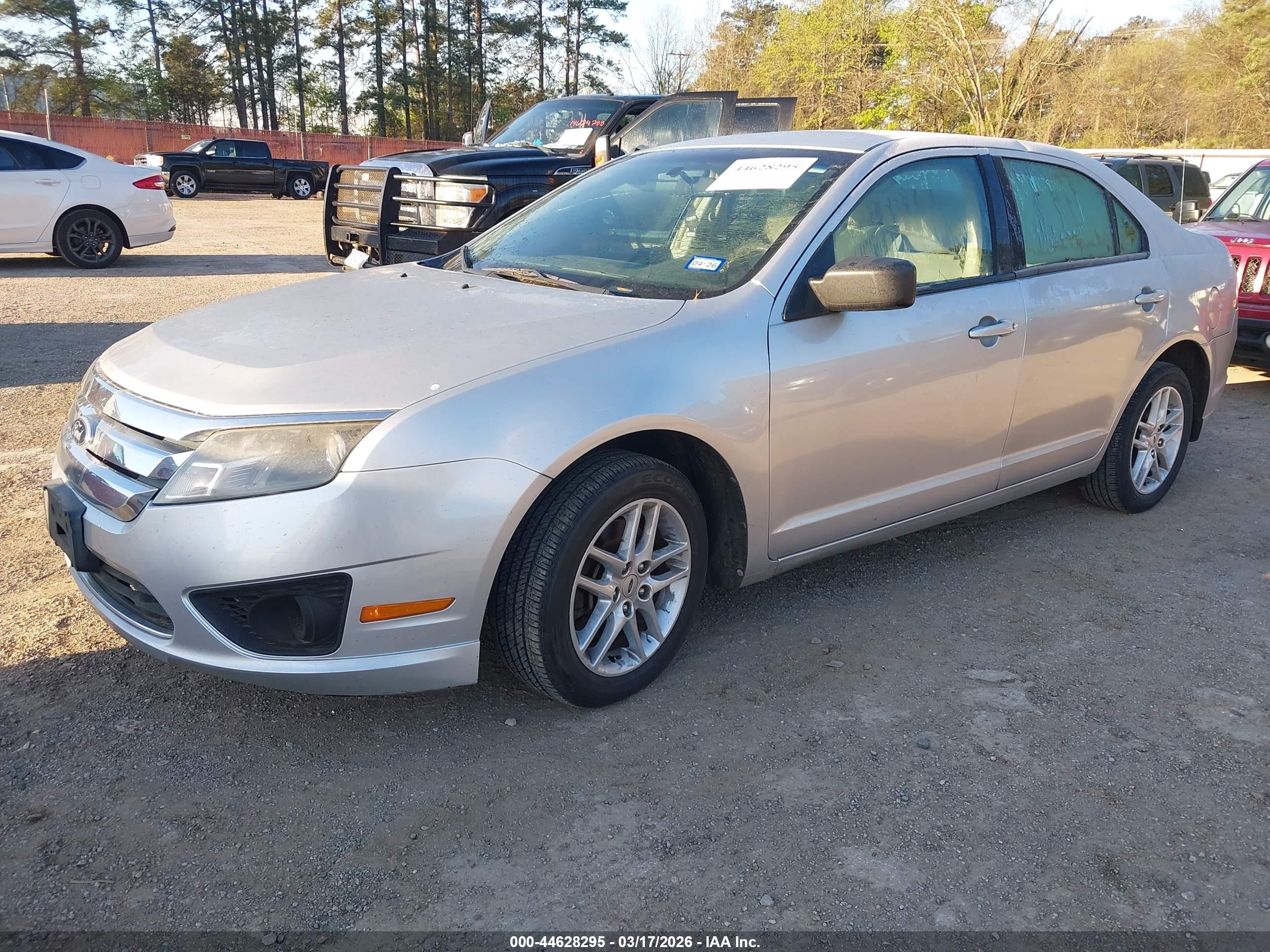 FORD FUSION image 2