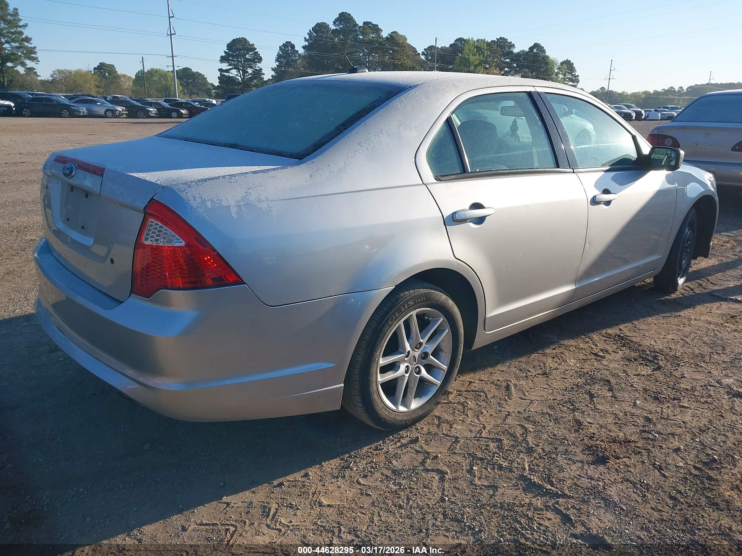 FORD FUSION image 4