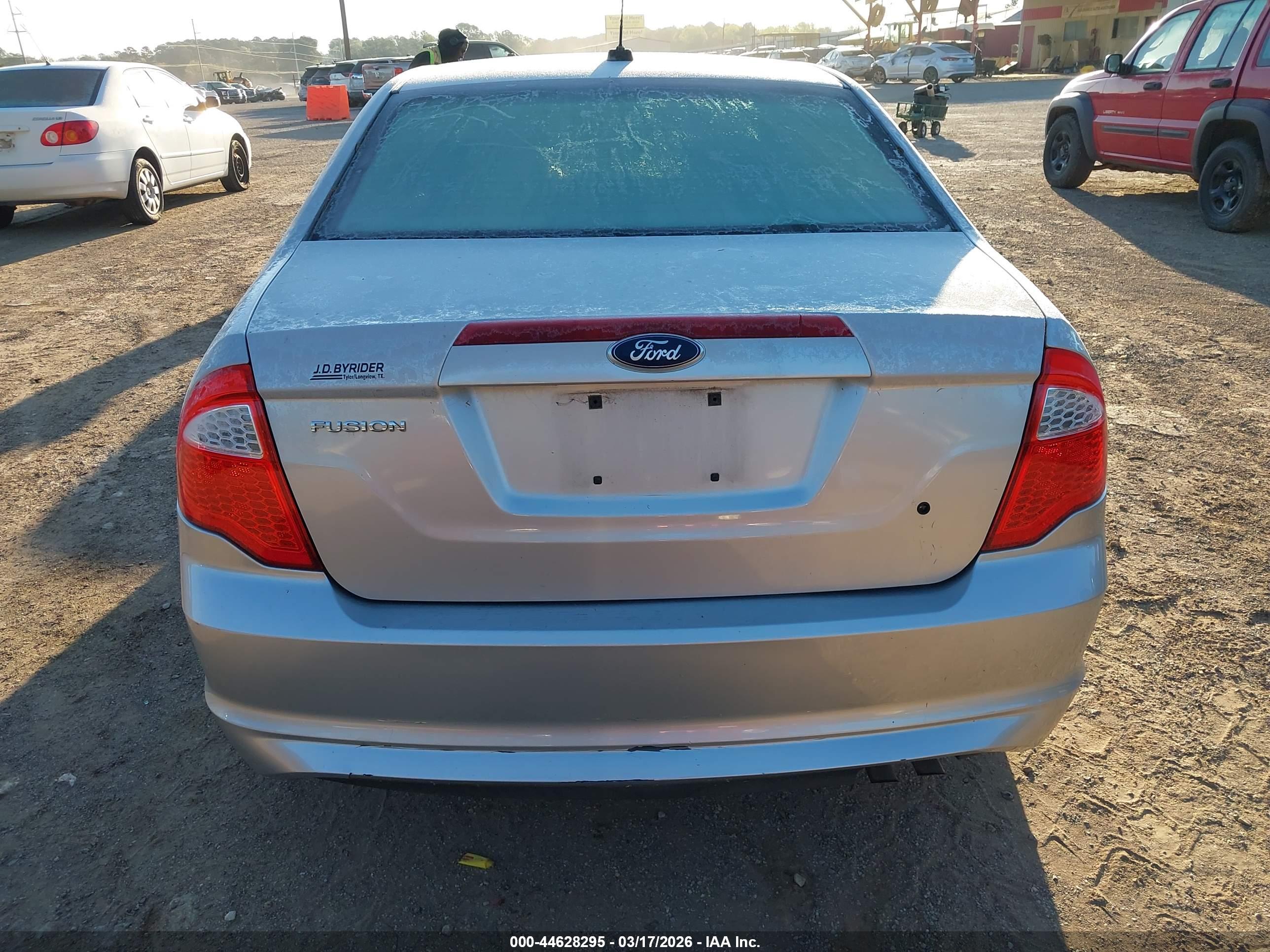 FORD FUSION image 6
