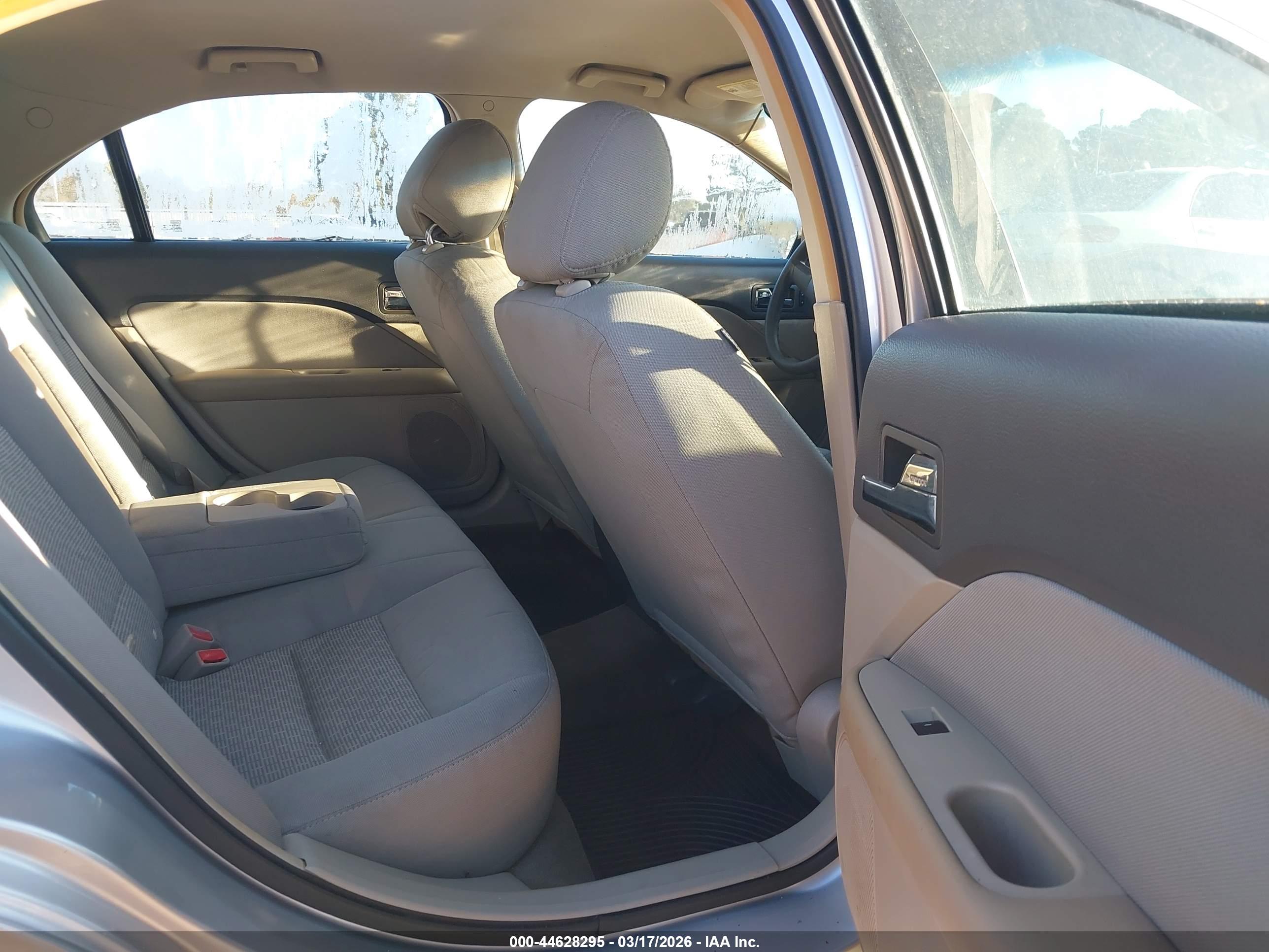 FORD FUSION image 8