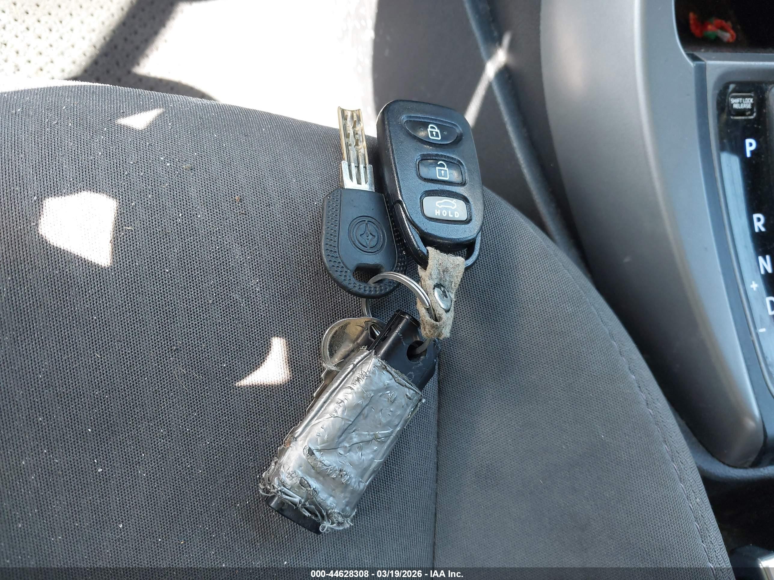 HYUNDAI ELANTRA image 11