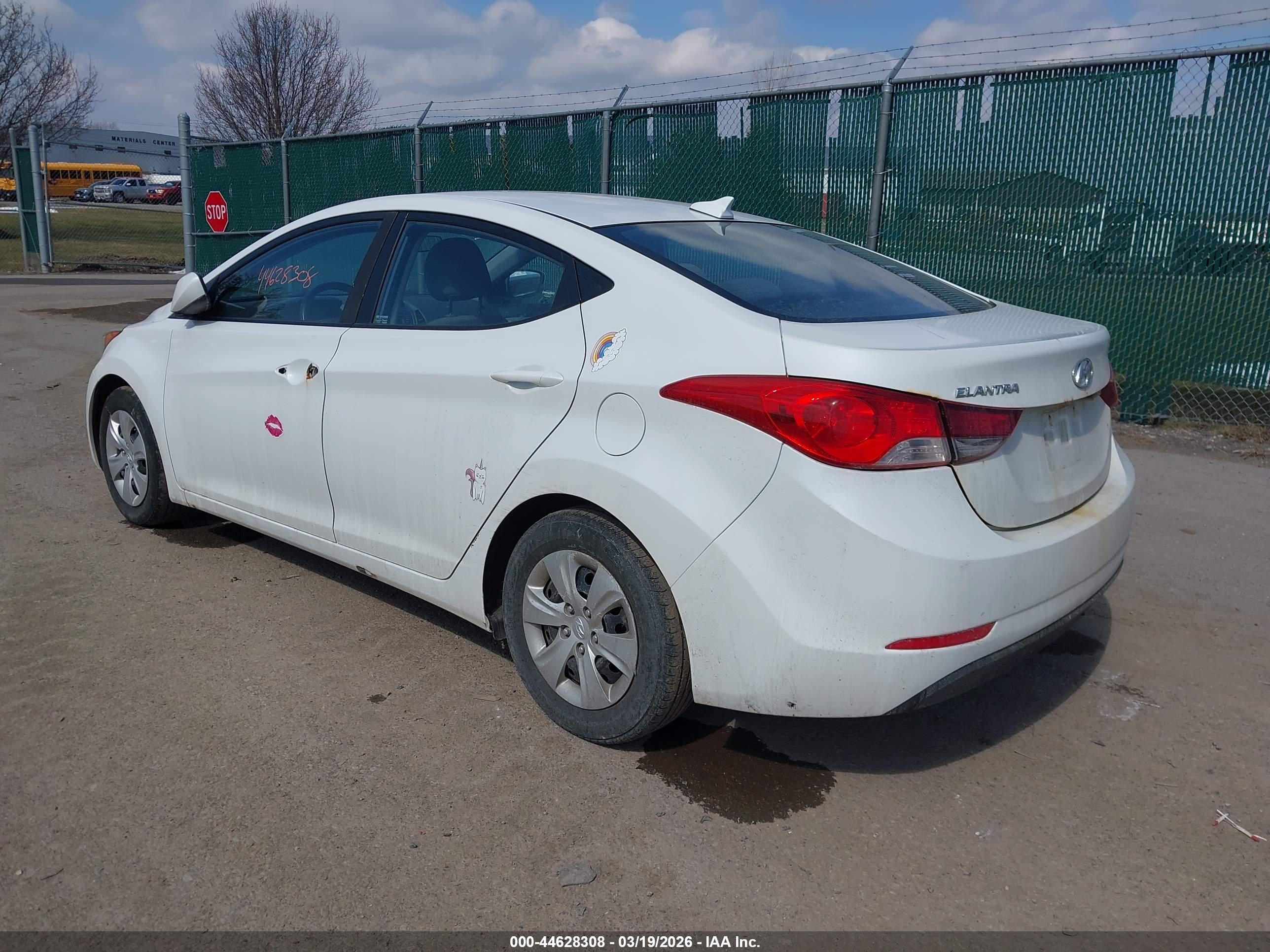 HYUNDAI ELANTRA image 3