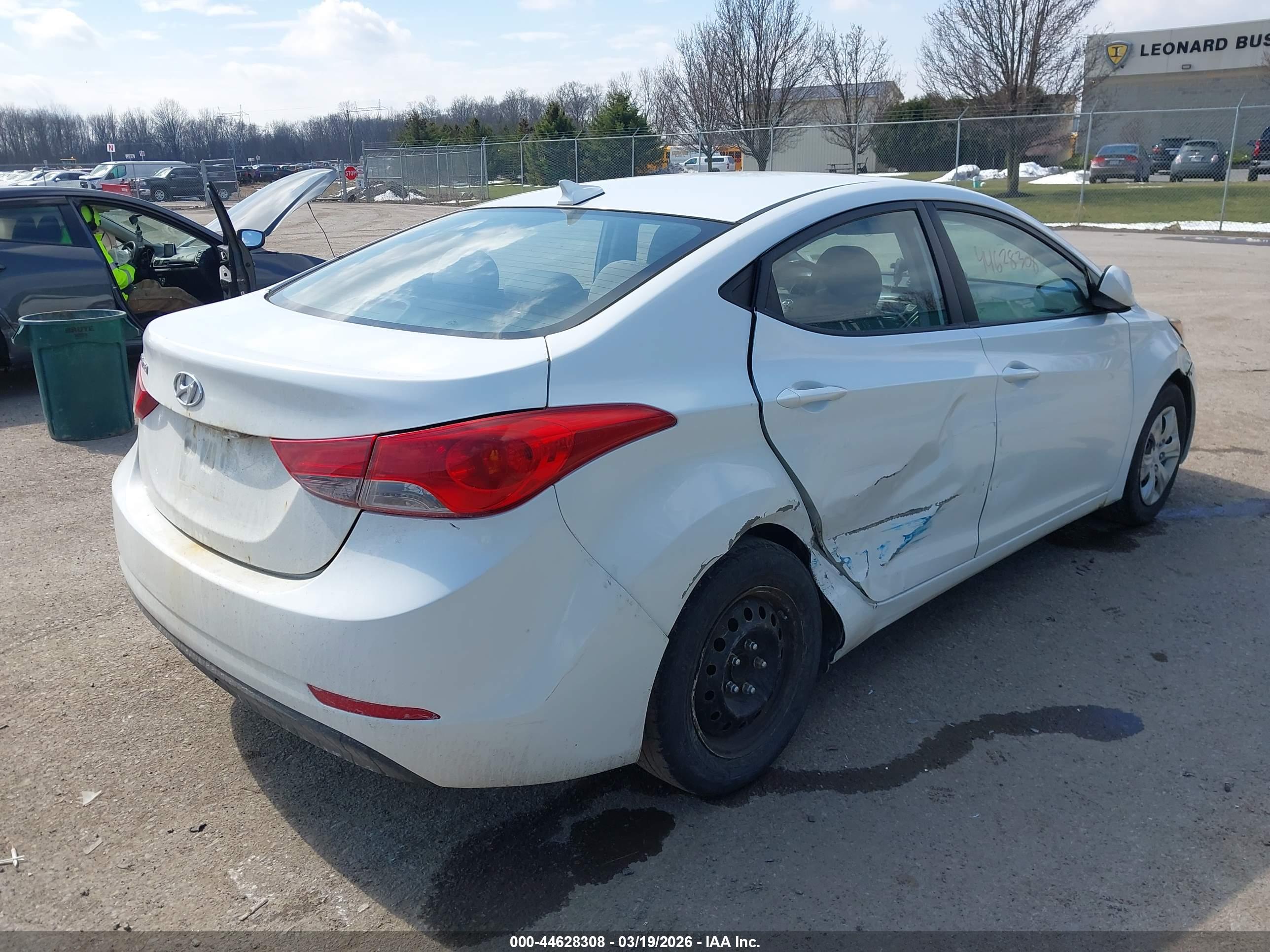 HYUNDAI ELANTRA image 4