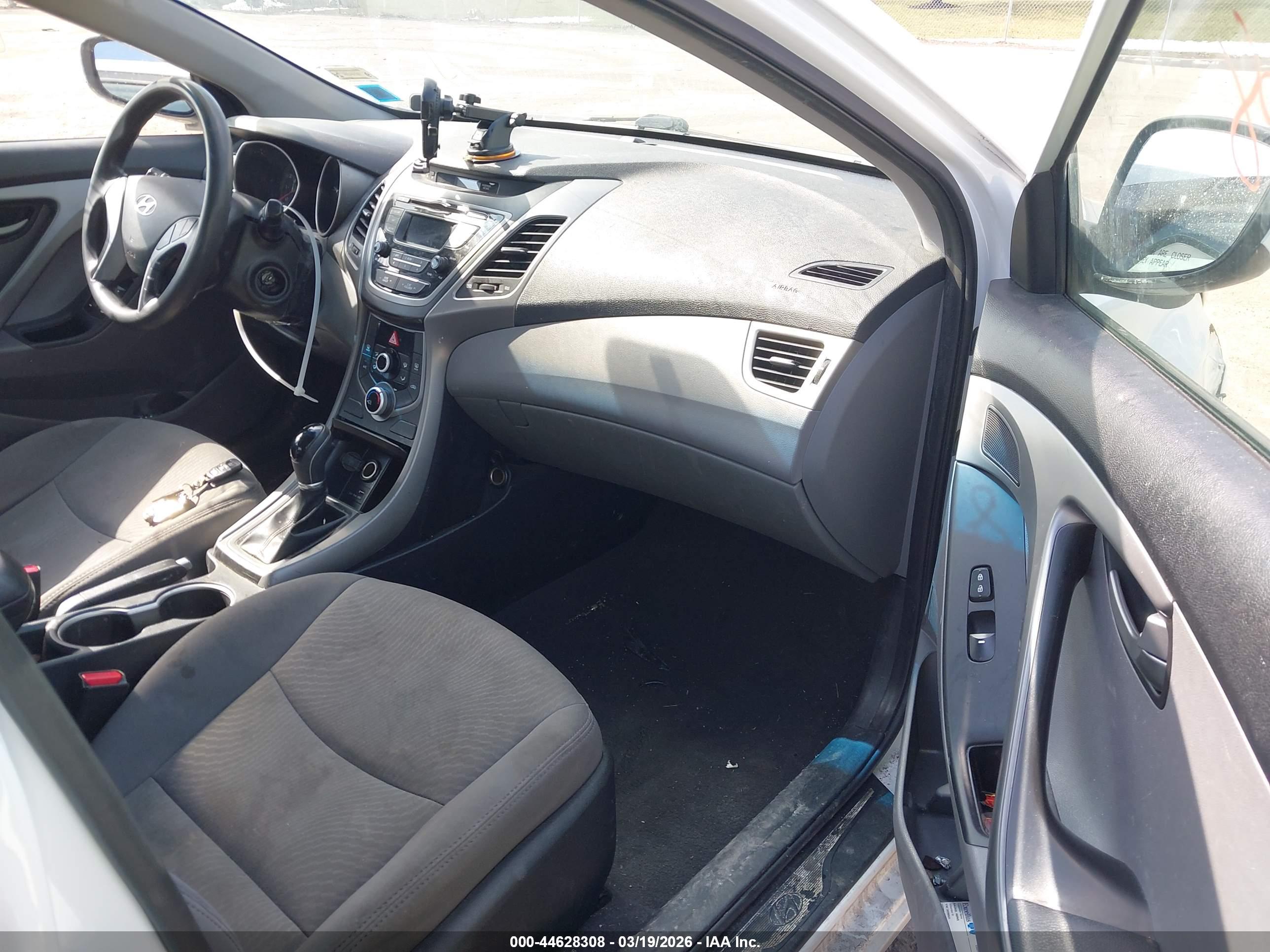 HYUNDAI ELANTRA image 5