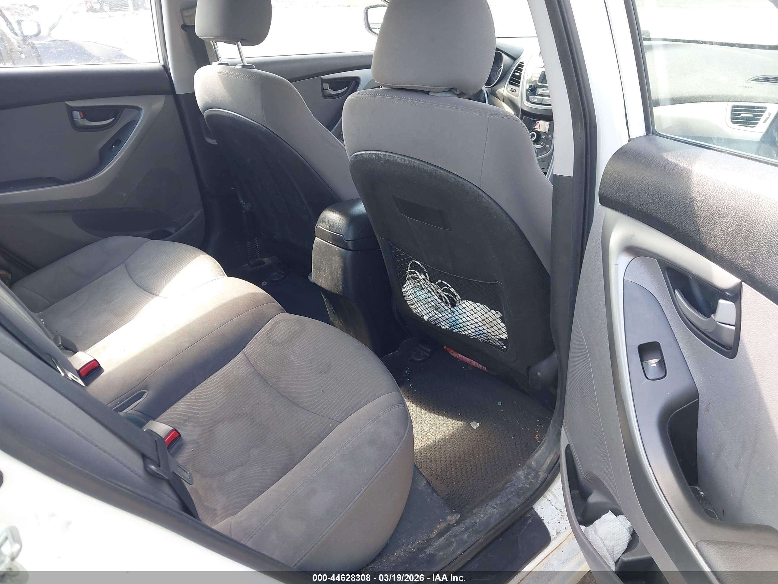 HYUNDAI ELANTRA image 8
