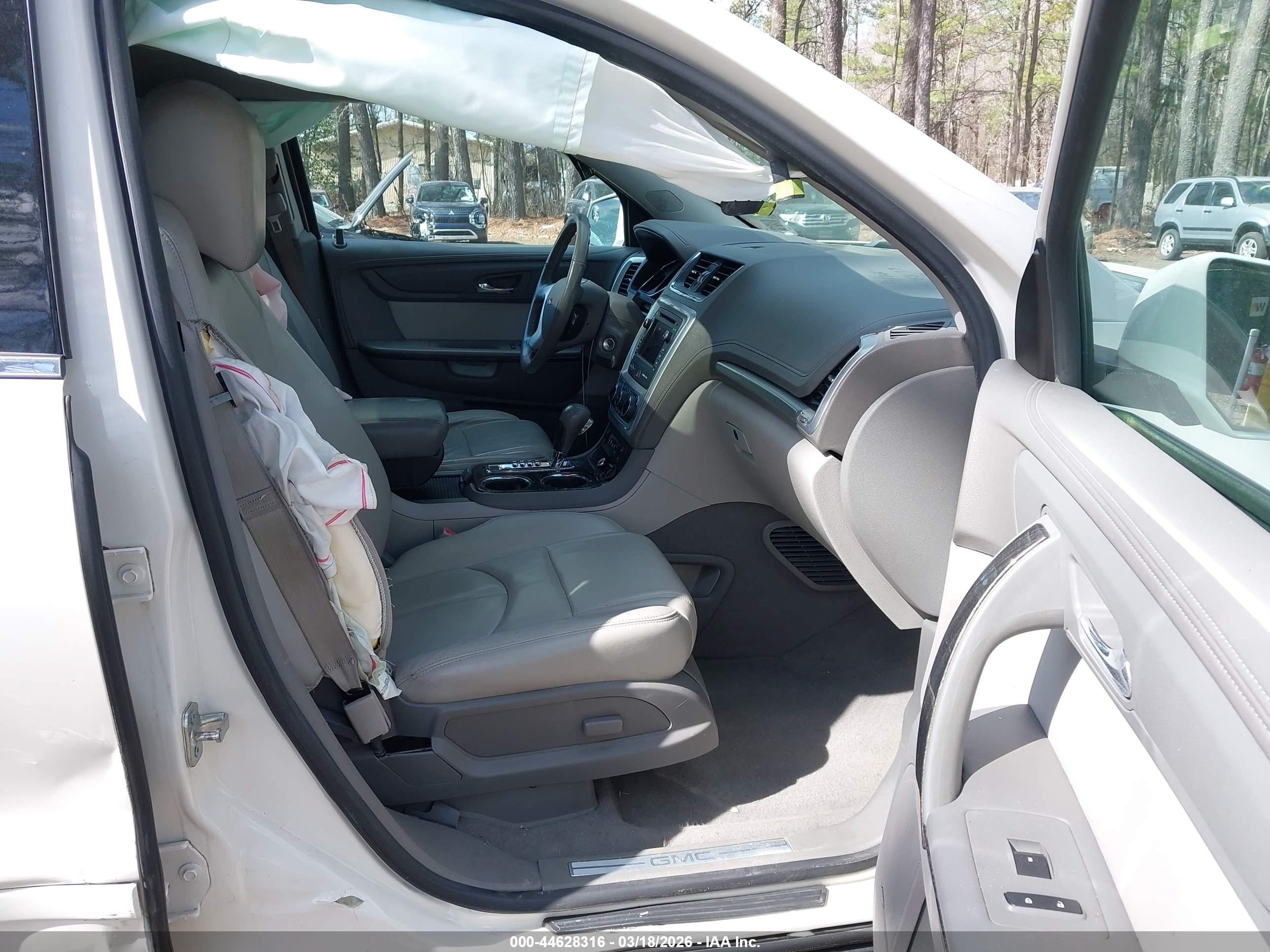 GMC ACADIA image 5
