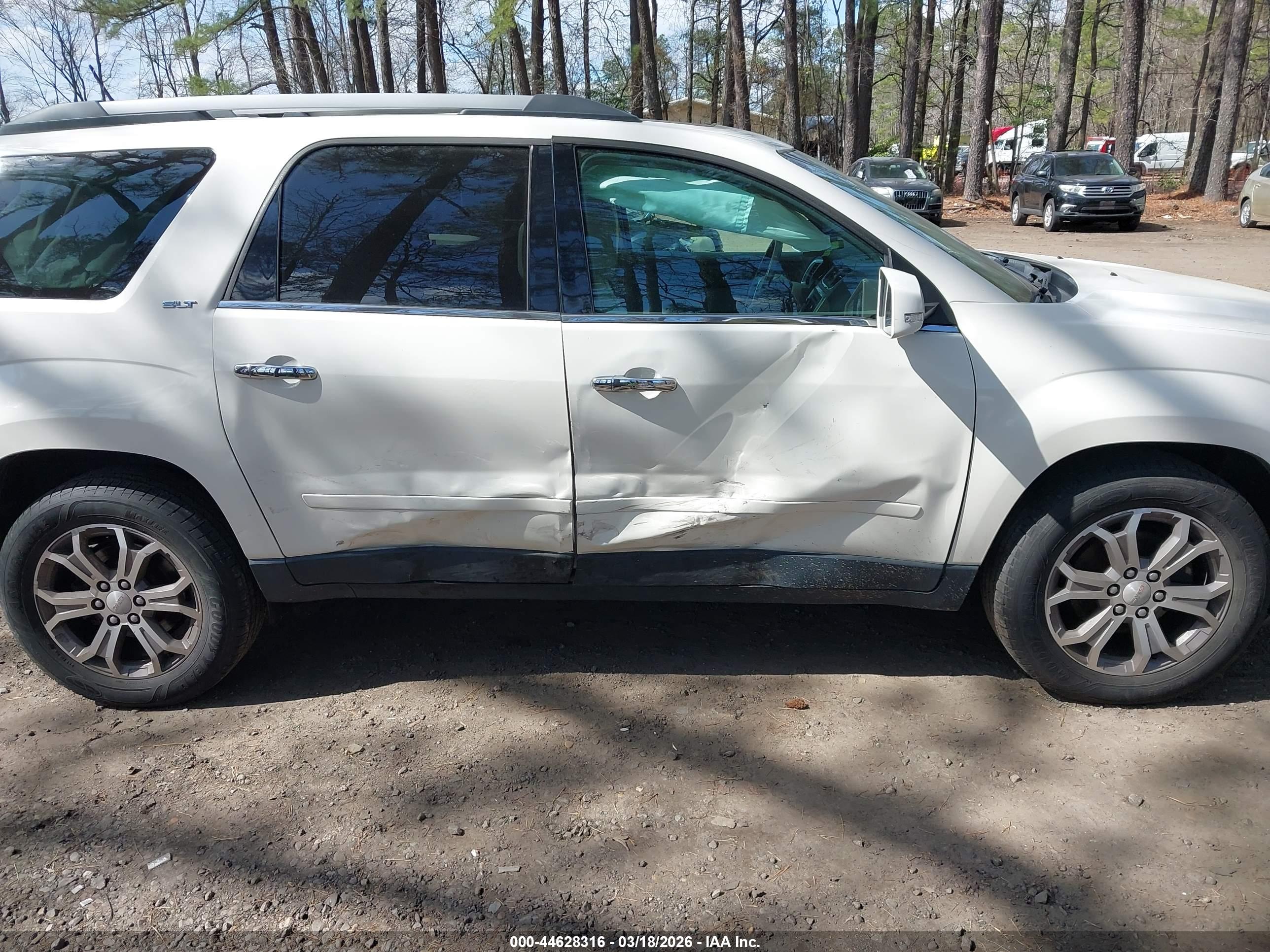 GMC ACADIA image 6