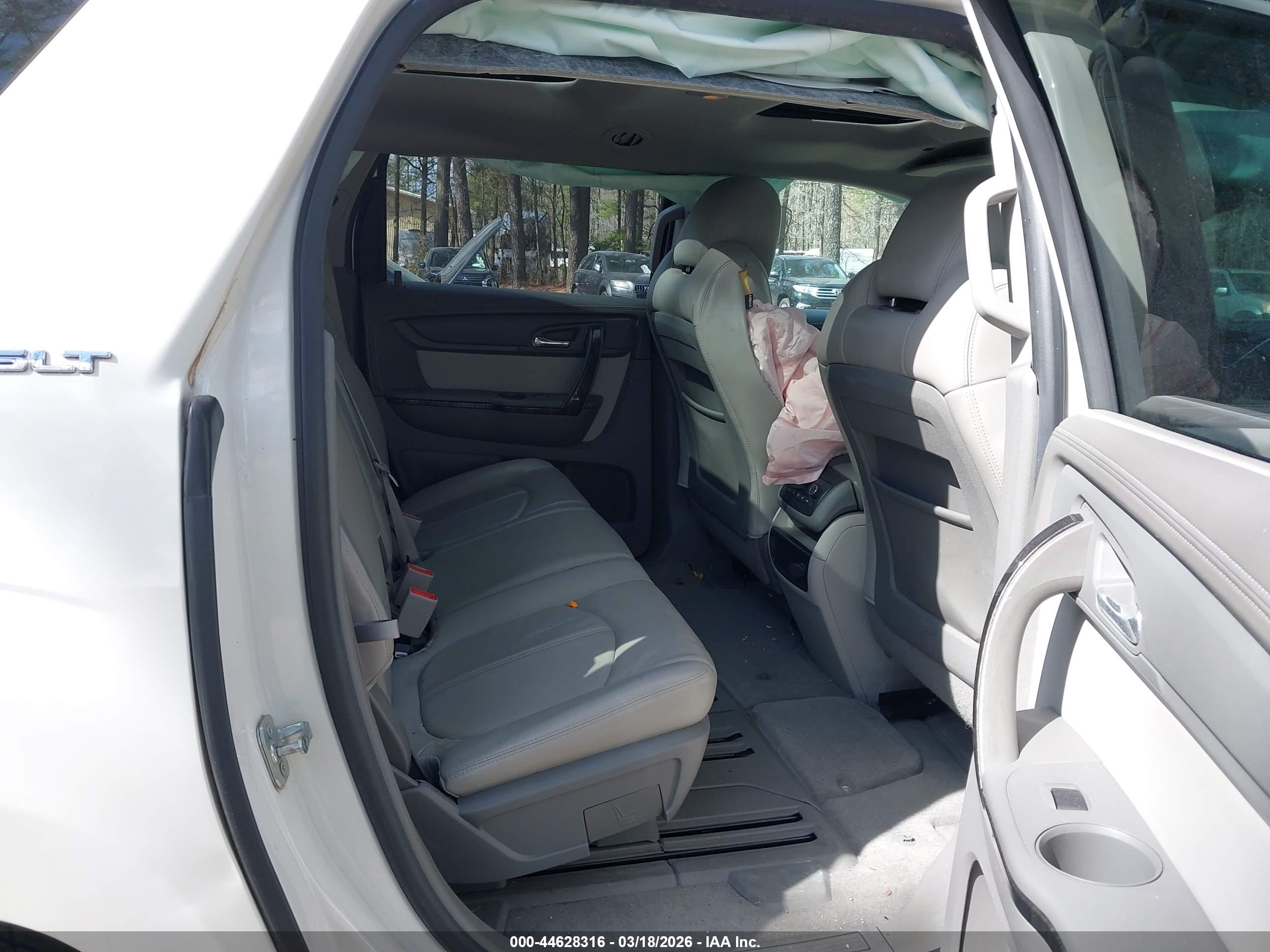 GMC ACADIA image 8