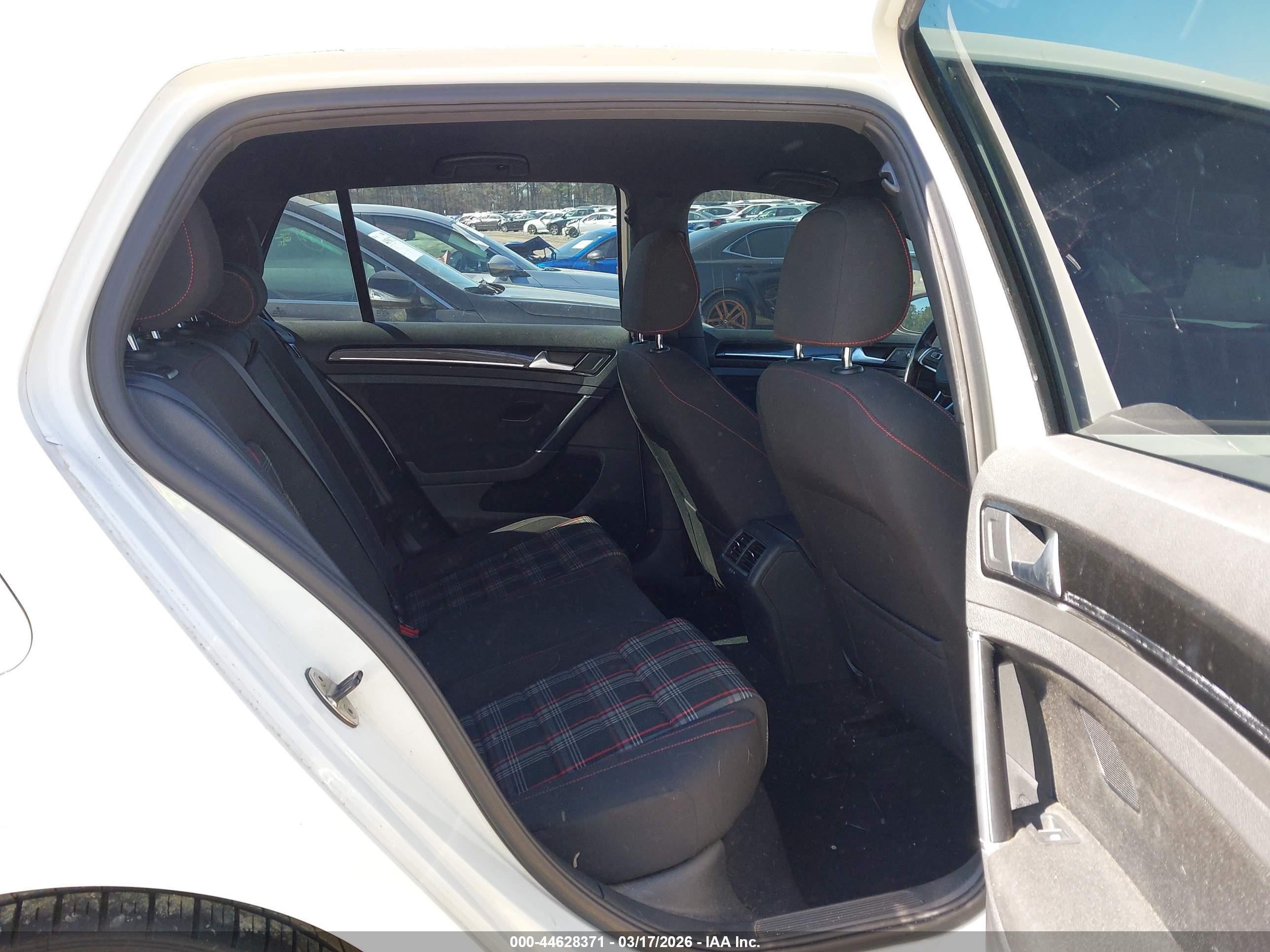 VOLKSWAGEN GOLF image 8