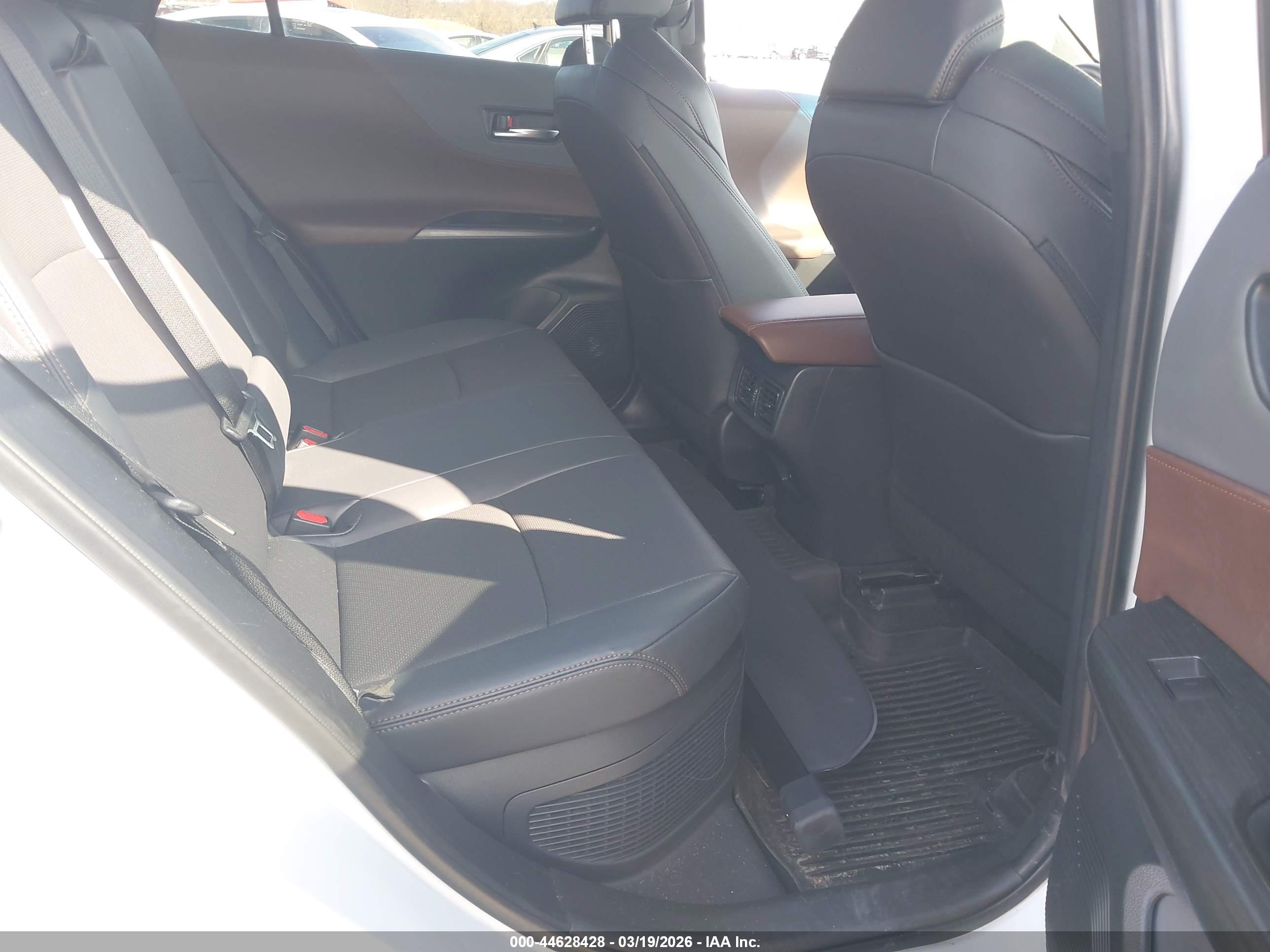 TOYOTA VENZA image 8