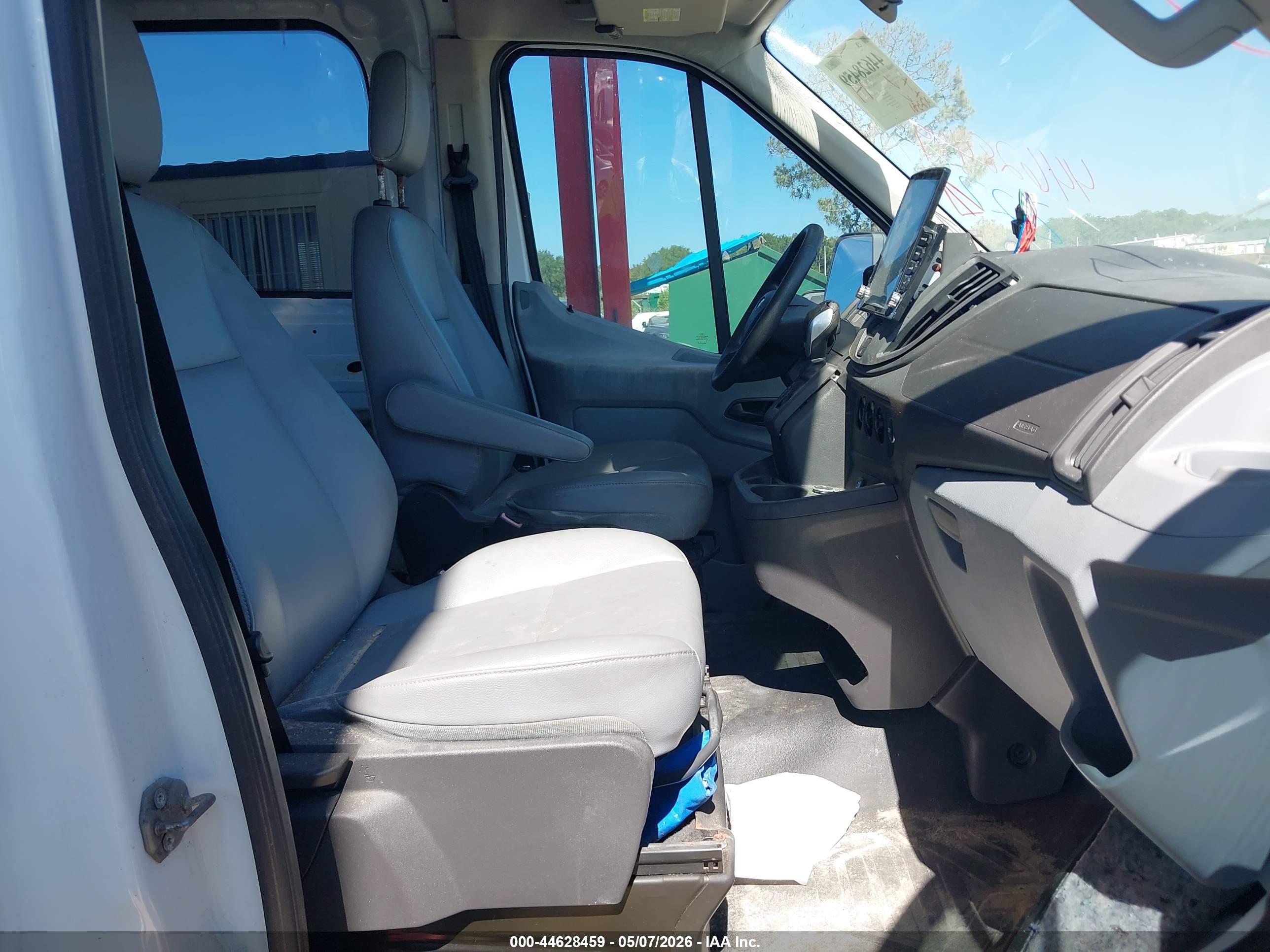 FORD TRANSIT-250 image 5
