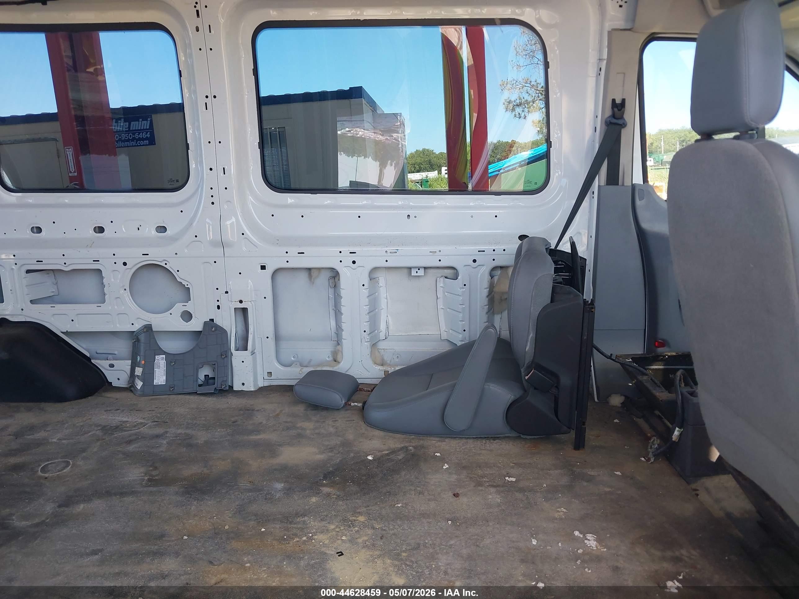 FORD TRANSIT-250 image 8