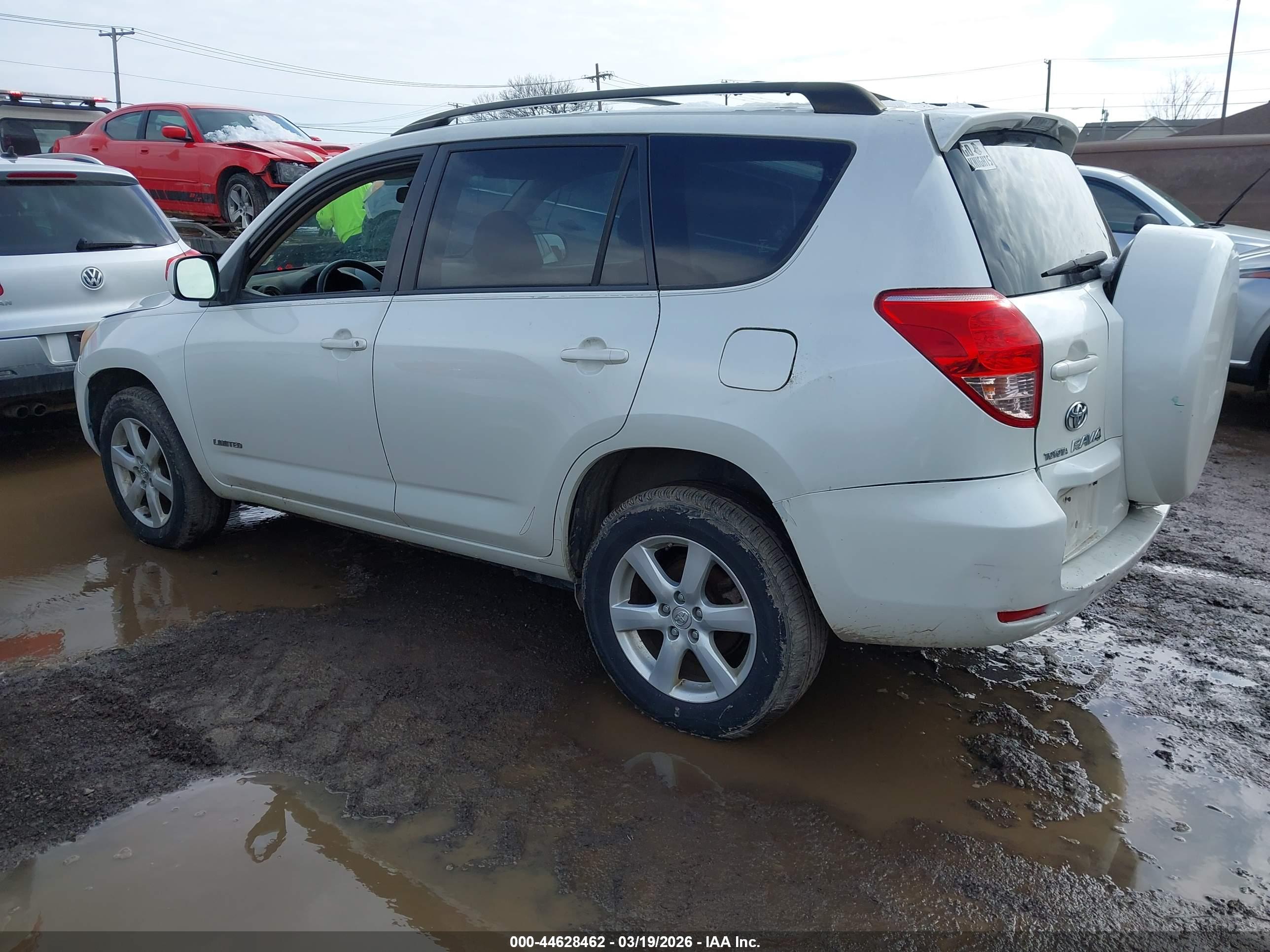 TOYOTA RAV4 image 3