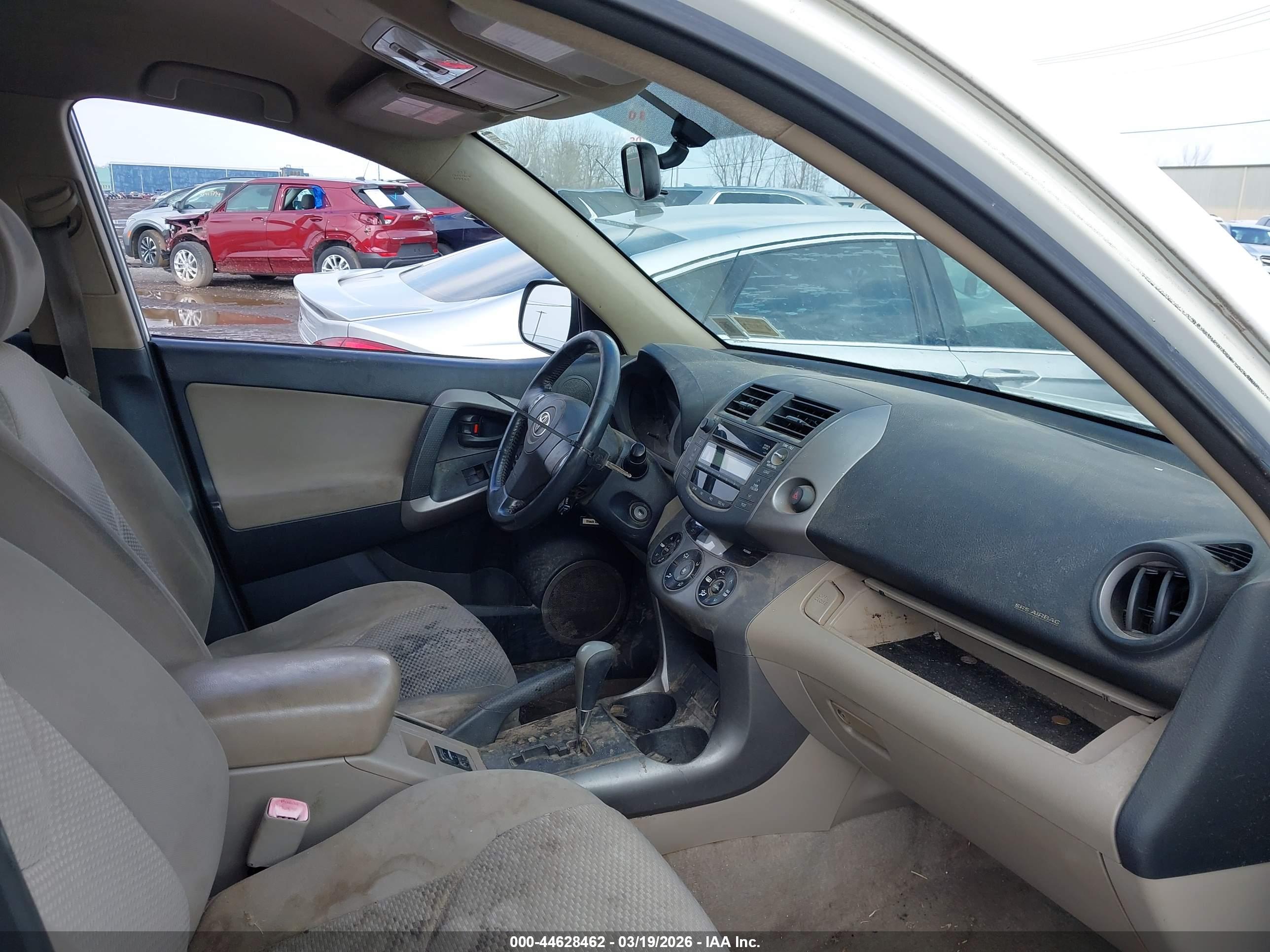 TOYOTA RAV4 image 5