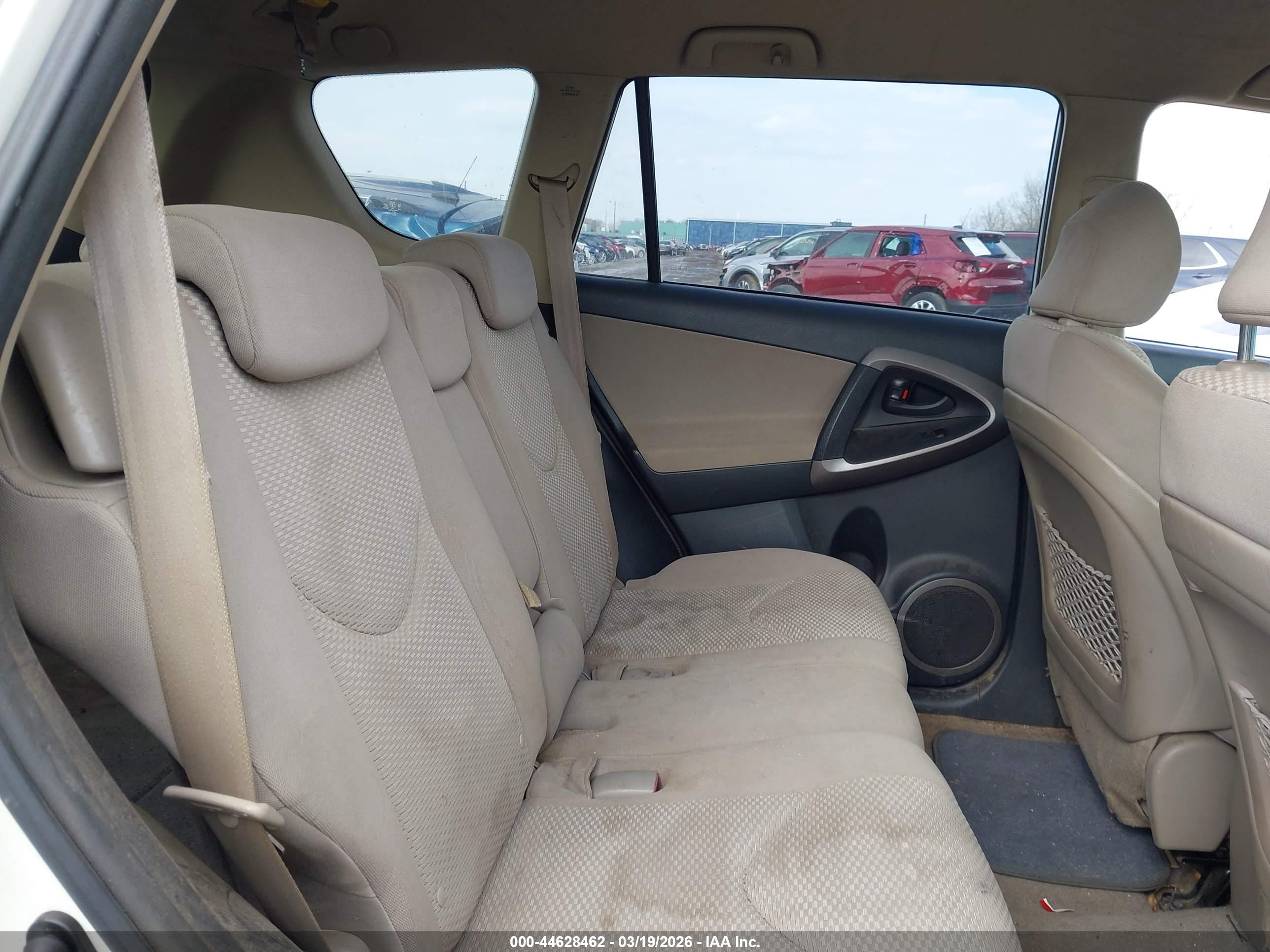 TOYOTA RAV4 image 8