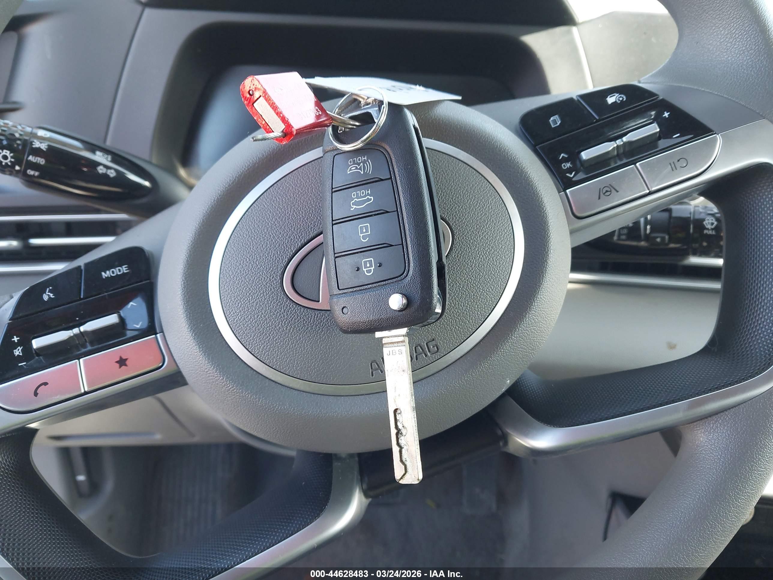 HYUNDAI ELANTRA image 11