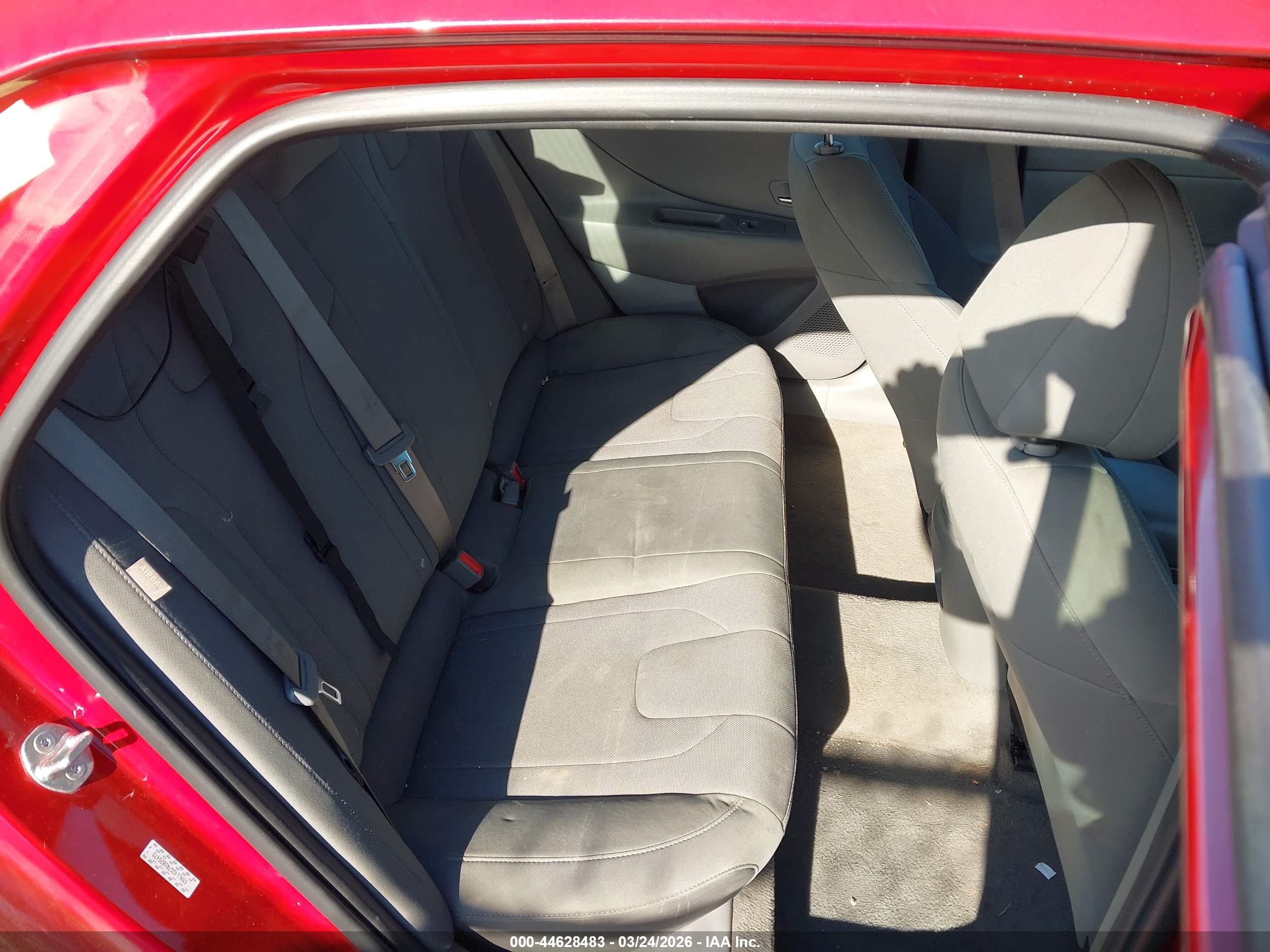 HYUNDAI ELANTRA image 8