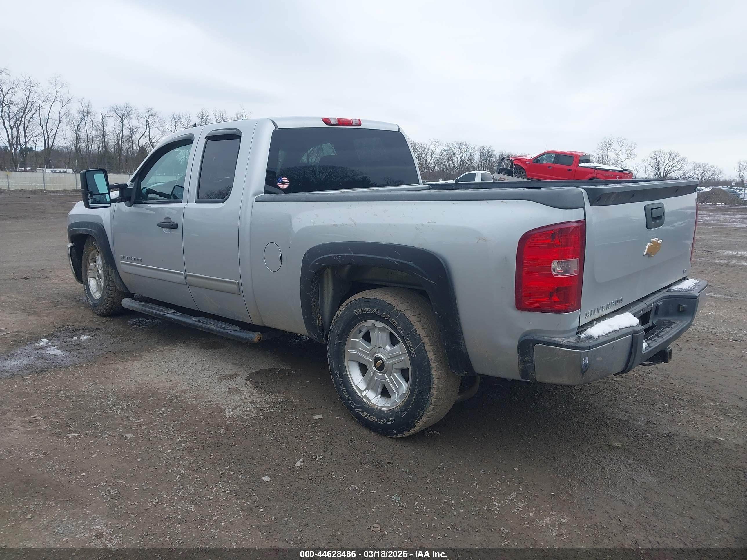 CHEVROLET SILVERADO image 3